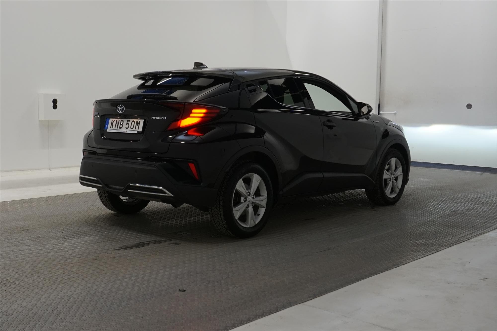 Toyota C-HR Hybrid CVT 184hk Executive JBL Navi Skinn B-Kam