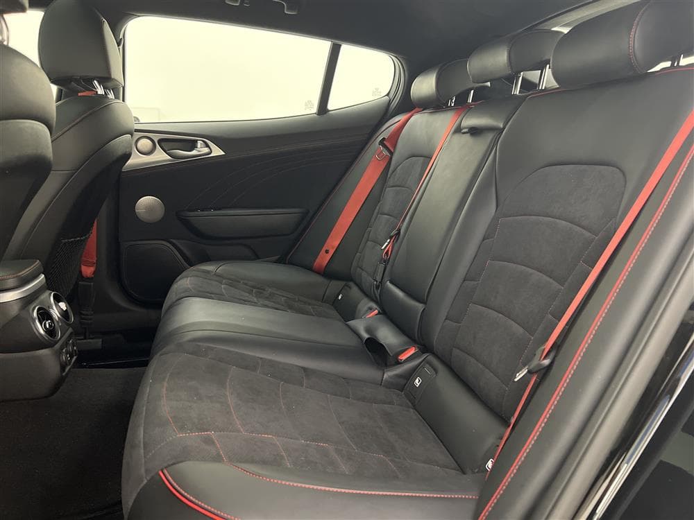 Kia Stinger GT 3.3 T-GDi AWD 370hk Pano H/K HUD 360° Naviinteriör