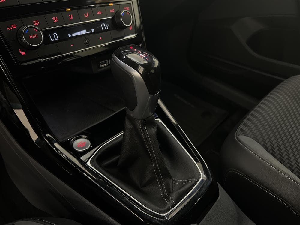 Volkswagen T-Cross 1.0 115hk R-Line Active info Beats Kamerainteriör