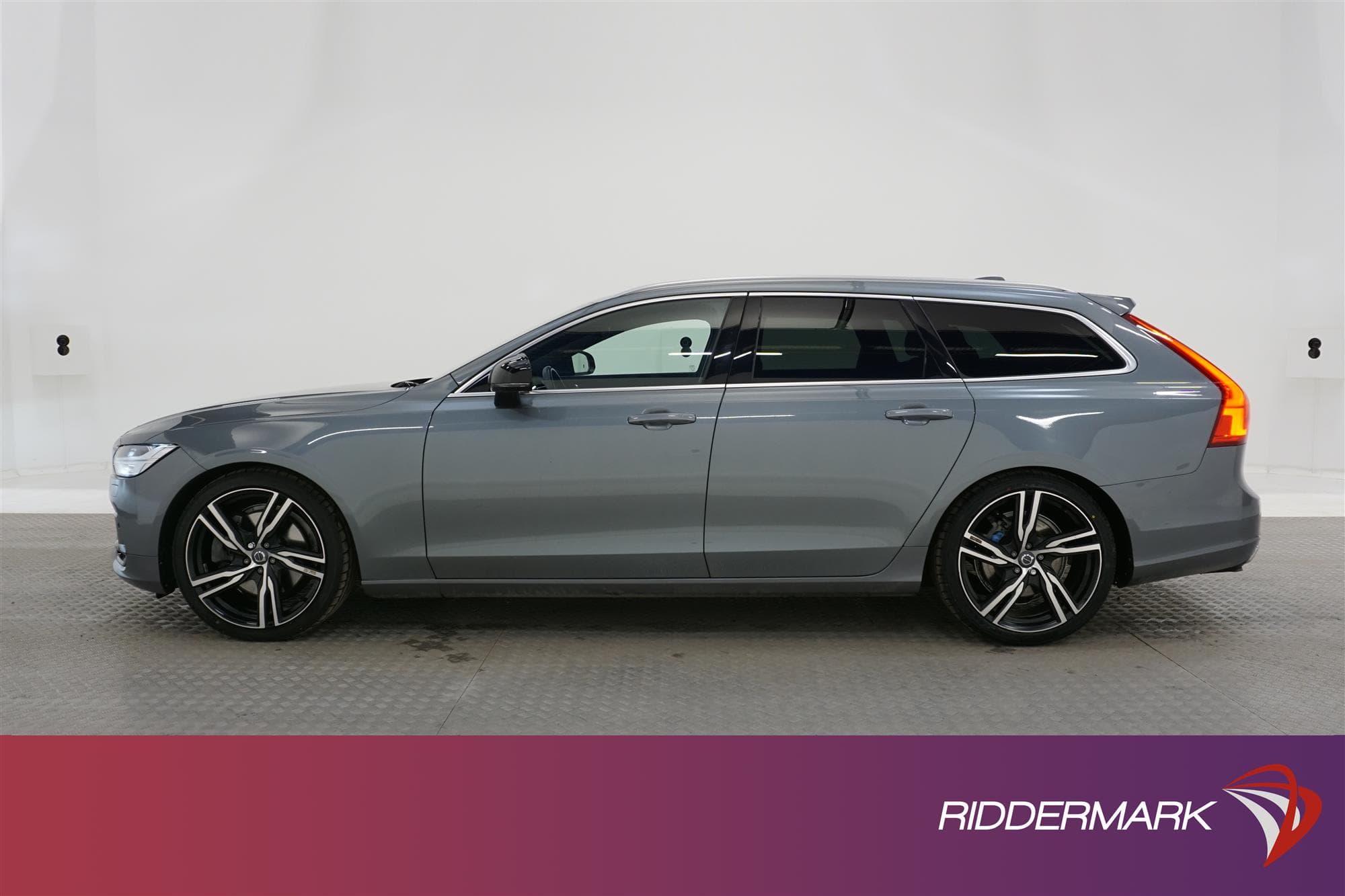 Volvo V90 T5 250hk R Design VOC B-Värm Navi BLIS Drag