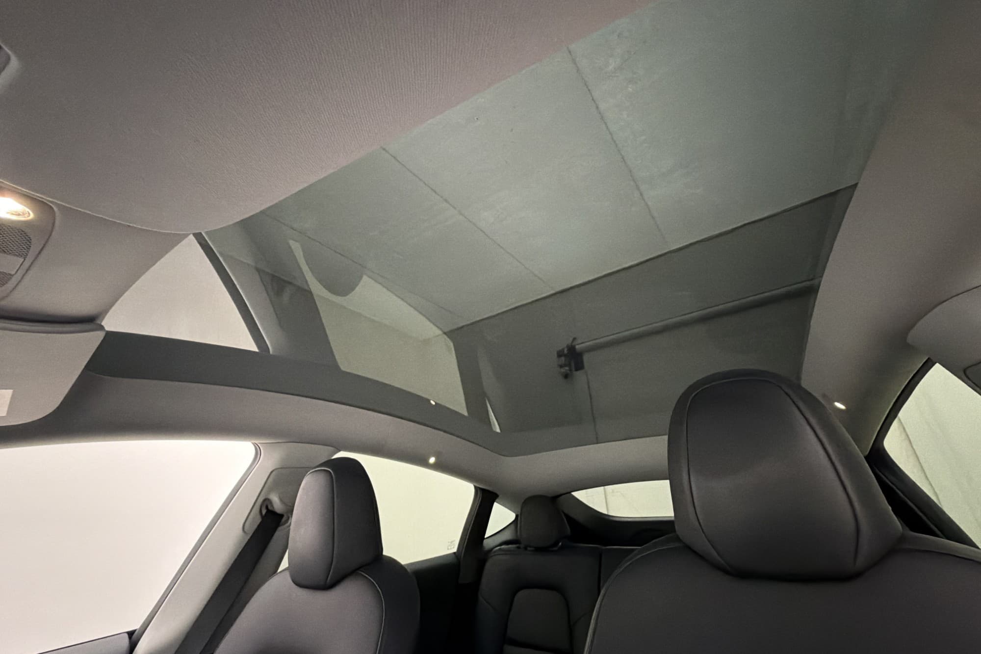 Tesla Model Y Long Range AWD Svensksåld Autopilot MOMS Drag