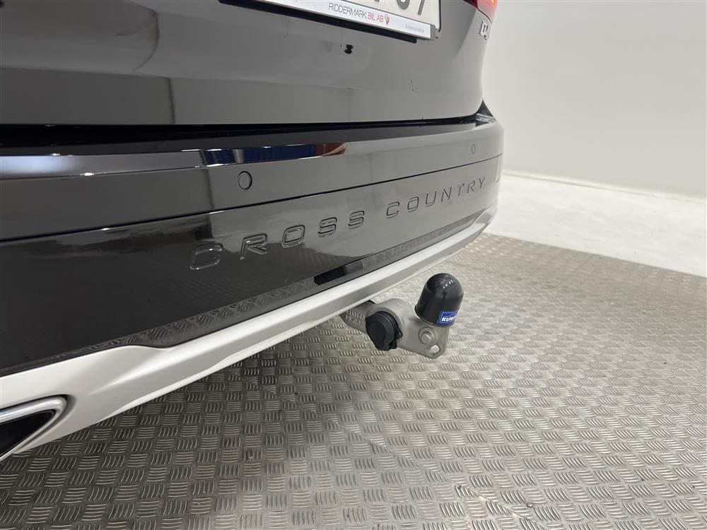 Volvo V90 D4 Cross Country AWD Pro VOC Värmare Navi HUD Drag
