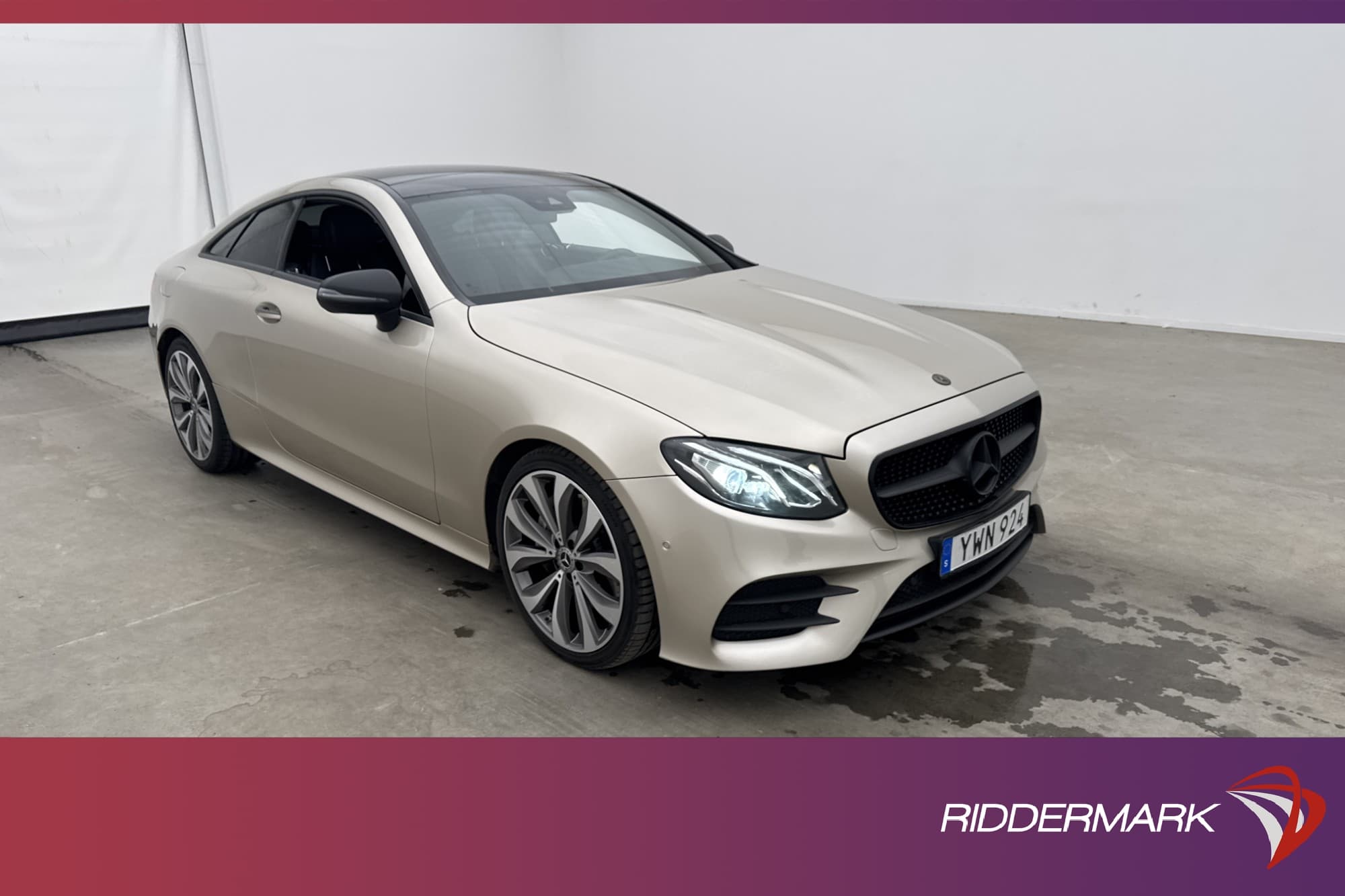 Mercedes-Benz E 300 Coupé 245hk AMG Wide Pano Kamera Navi