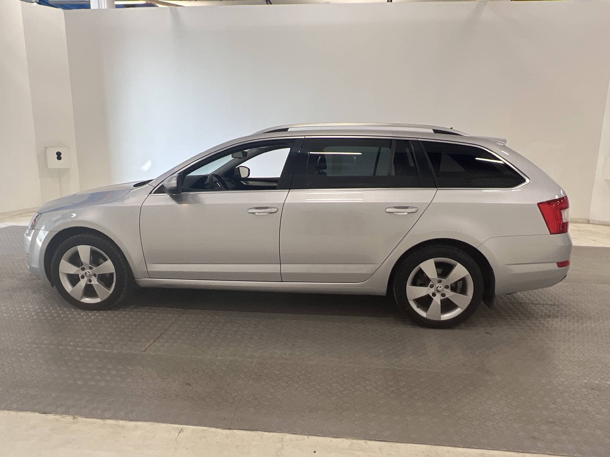 Skoda Octavia Kombi 4x4 150hk D-Värm Dragkrok 0.49L/Mil
