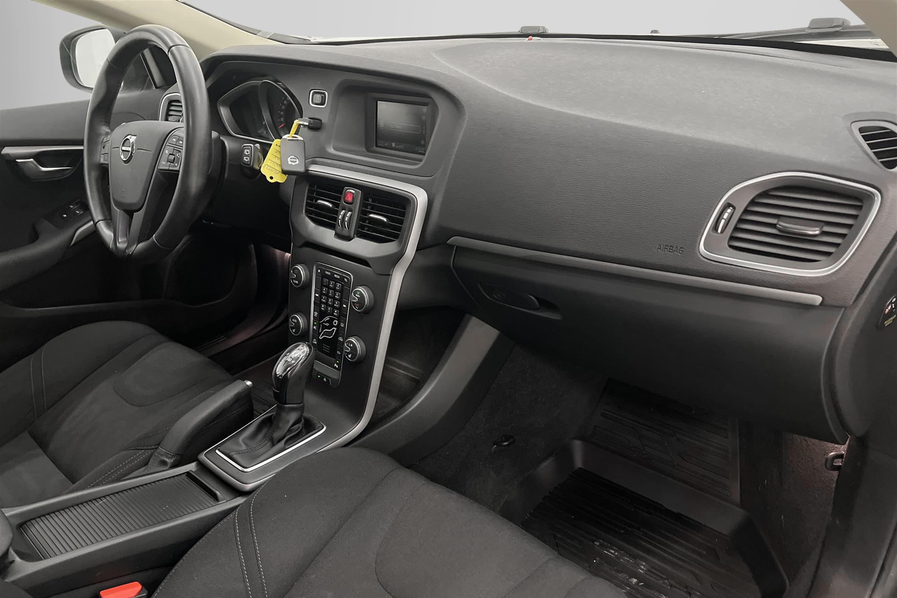 Volvo V40 D2 120hk Kinetic VOC Värmare Välserv PDC 0,38l/mil