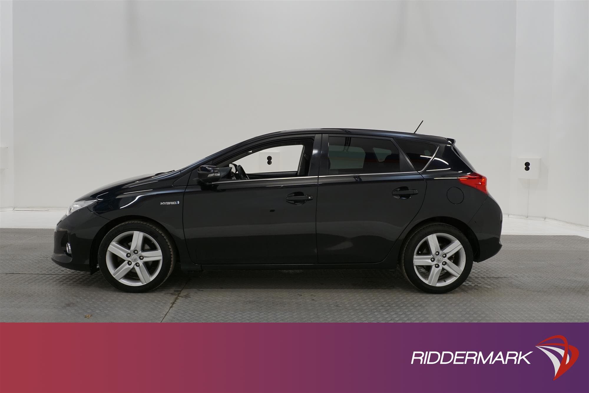Toyota Auris Hybrid e-CVT 136hk