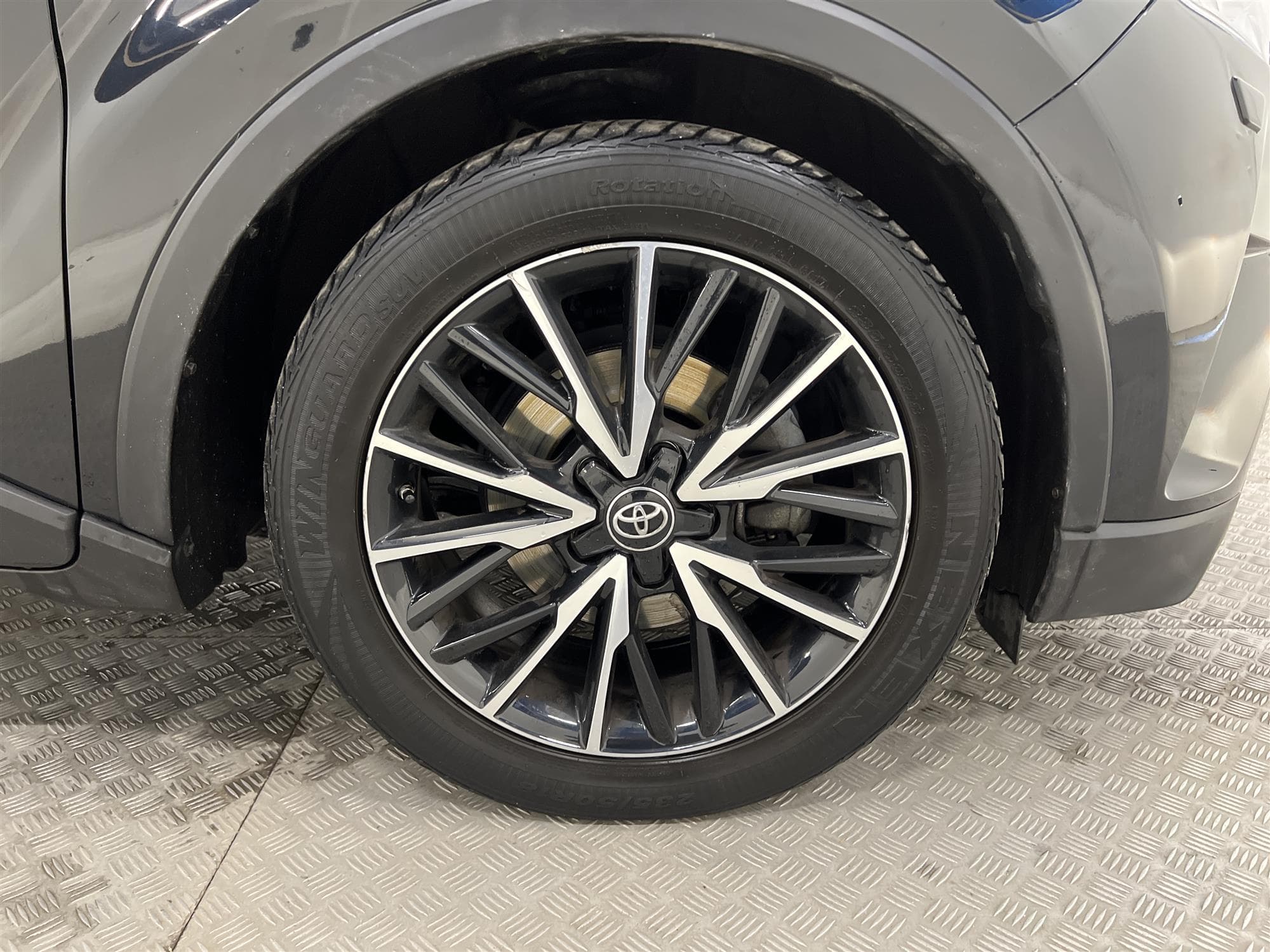 Toyota C-HR Hybrid 122hk JBL B-Kamera Svart Innertak Keyless