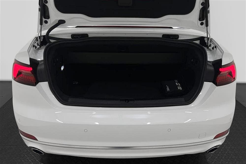 Audi A5 Cabriolet 190hk Skinn Matrix Keyless LÅGMIL Momsinteriör