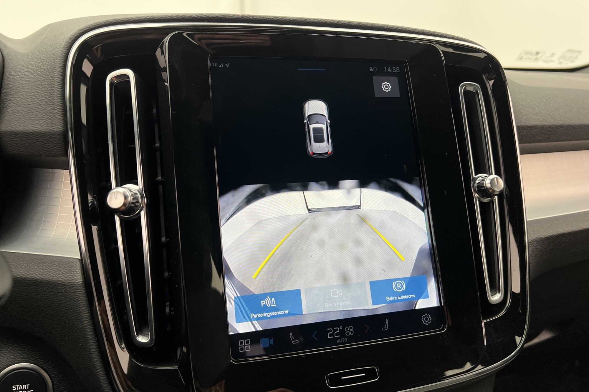 Volvo XC40 B3 163hk Core Kamera Navi CarPlay Keyless