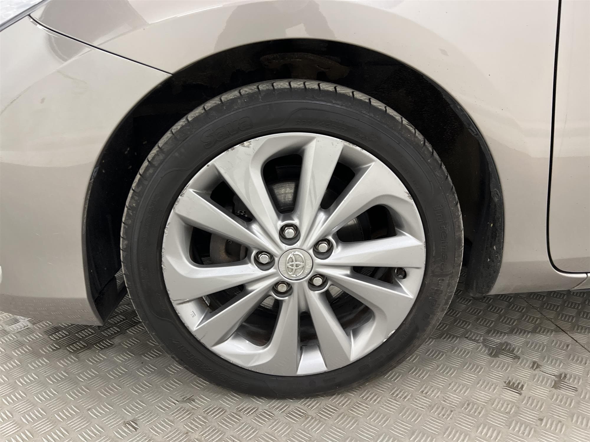 Toyota Auris  Hybrid e-CVT 136hk B-Kam 0,40L/mil