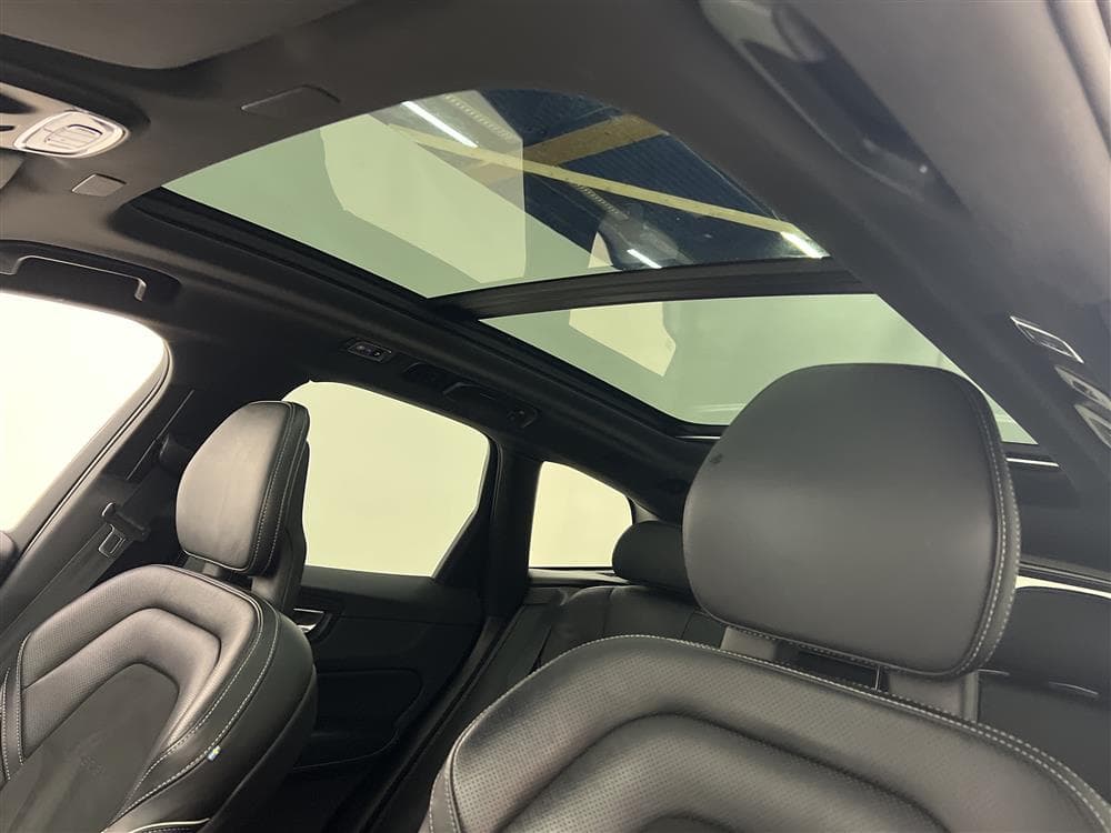 Volvo XC60 T8 AWD TwEn 407hk R-Design Pano Drag Backkamerainteriör