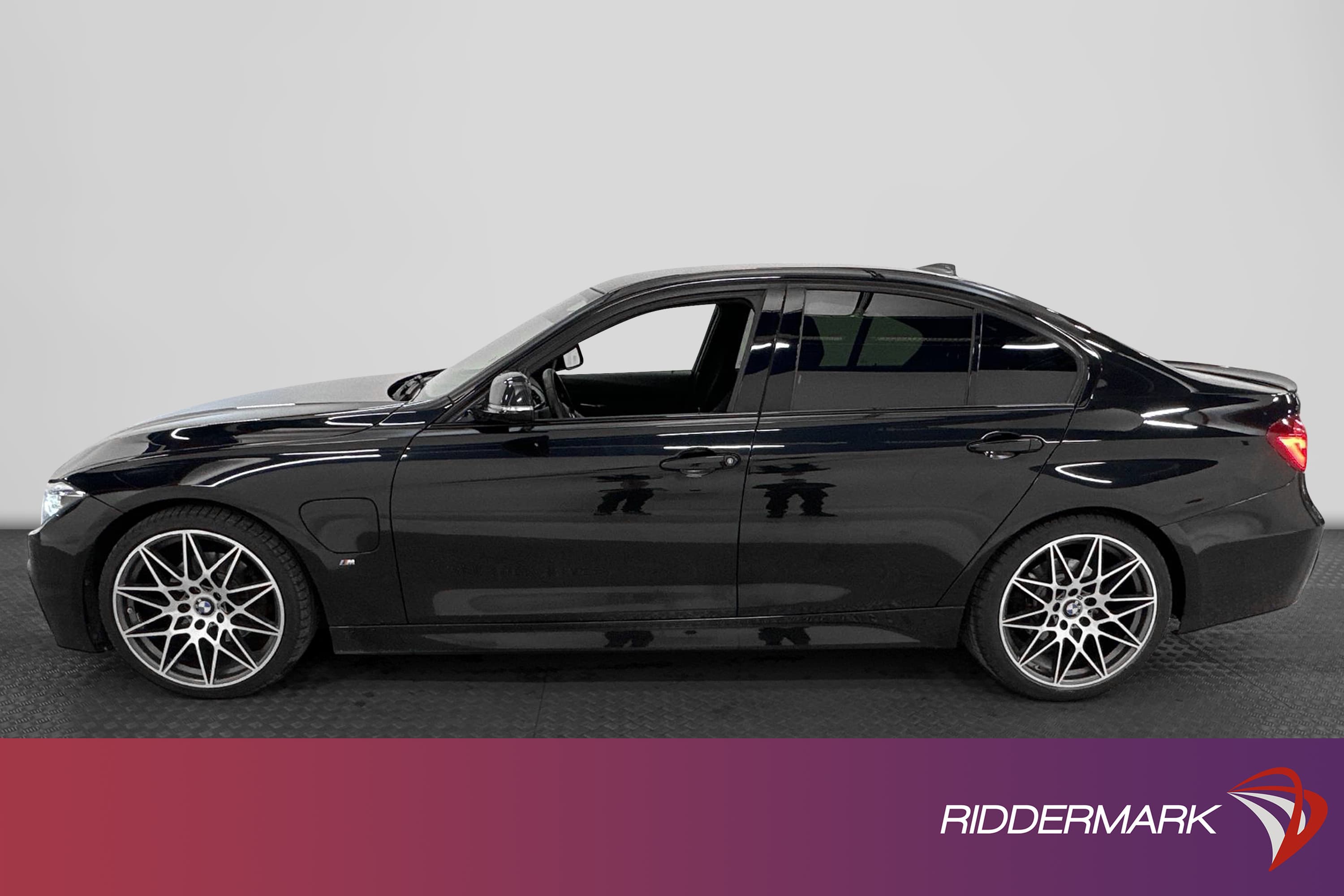 BMW 330e Sedan 252hk