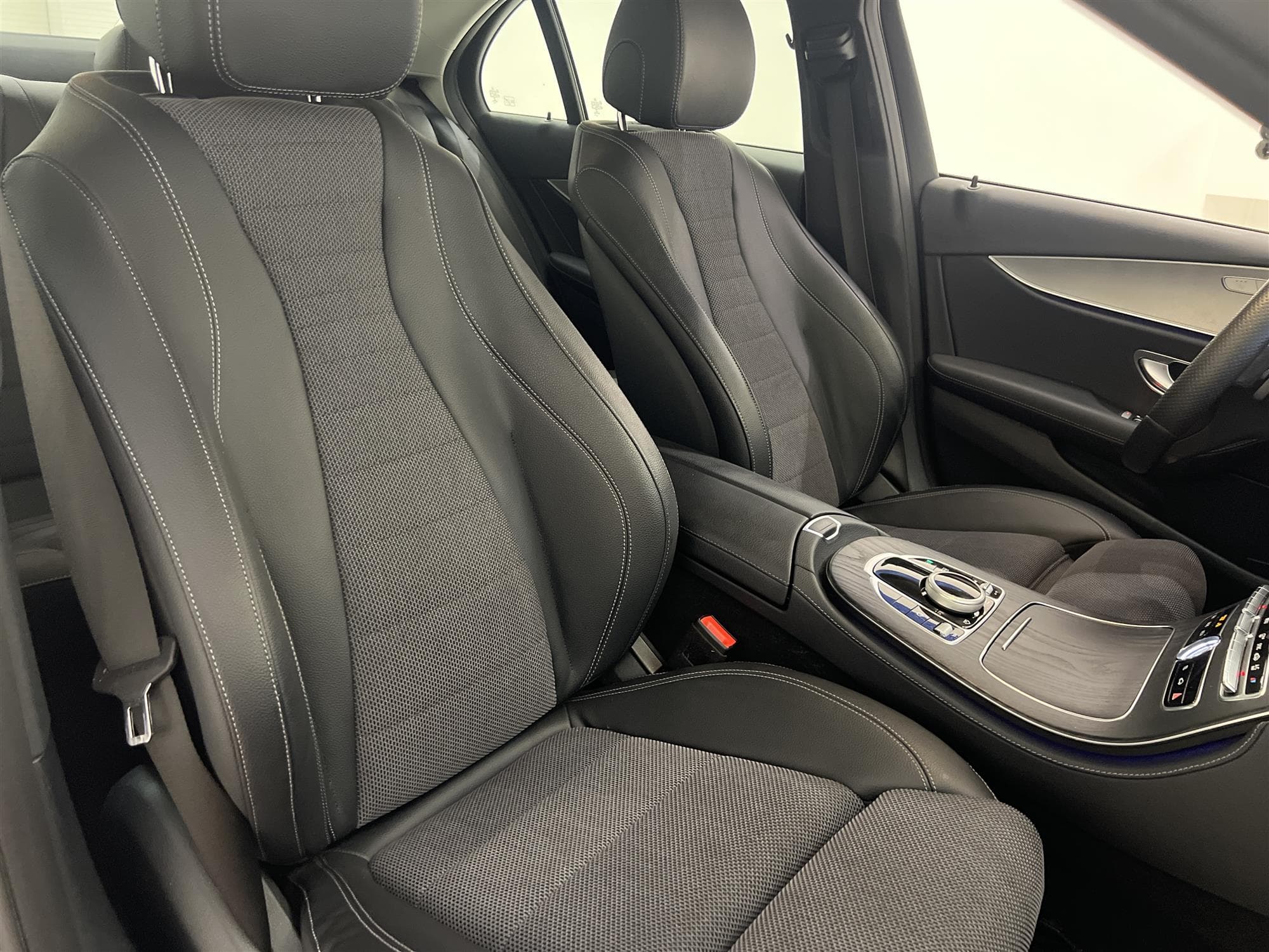 Mercedes-Benz E 220 d 4Matic Navi Backkamera PDC 0.47l/mil
