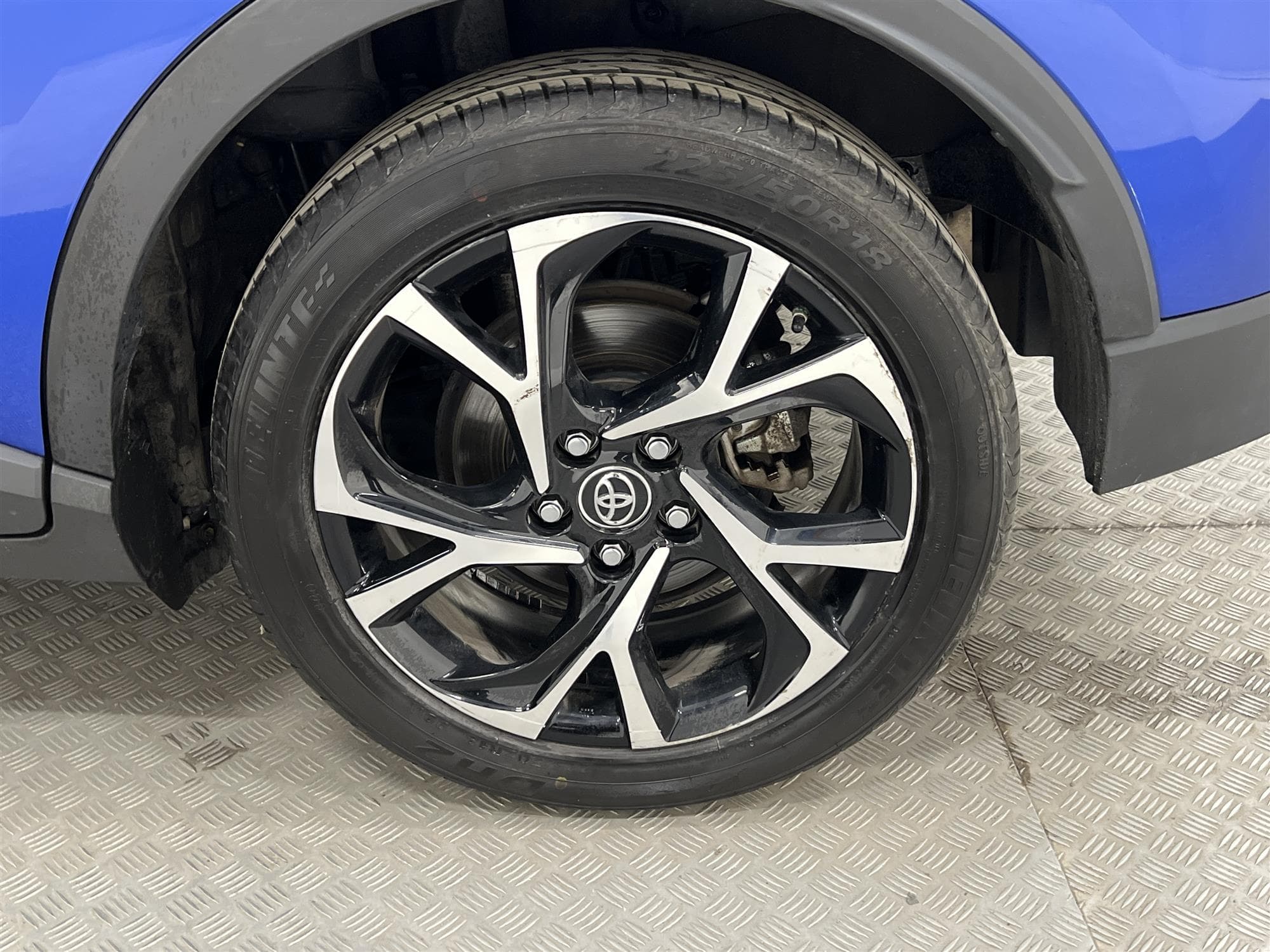 Toyota C-HR Hybrid CVT 122hk B-Kam Låg Skatt 0,38L/mil