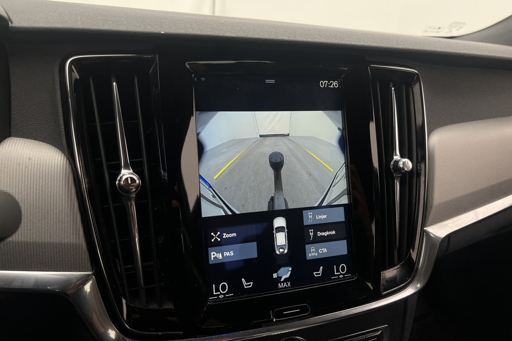 Volvo S90 D4 AWD 190hk R-Design VOC Värmare Kamera Drag BLIS