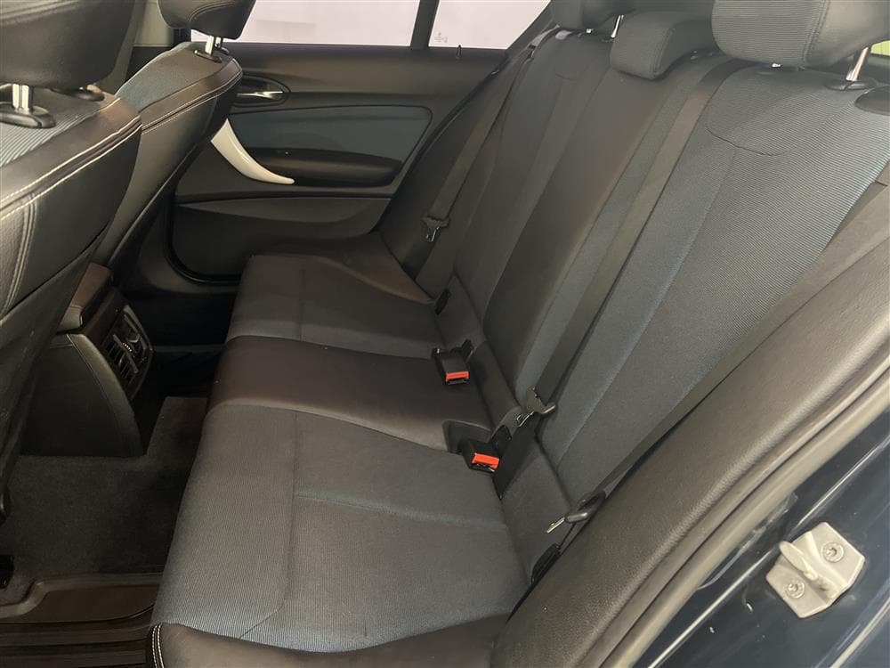 BMW 118d 5dr 143hk Urban Line Halvskinn P-sensorer 0,44l/milinteriör