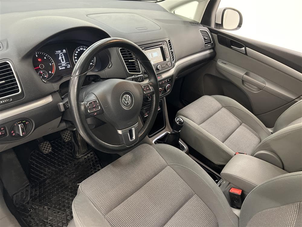 Volkswagen Sharan 140hk 4MOTION 7-Sits Värmare Panorama Draginteriör