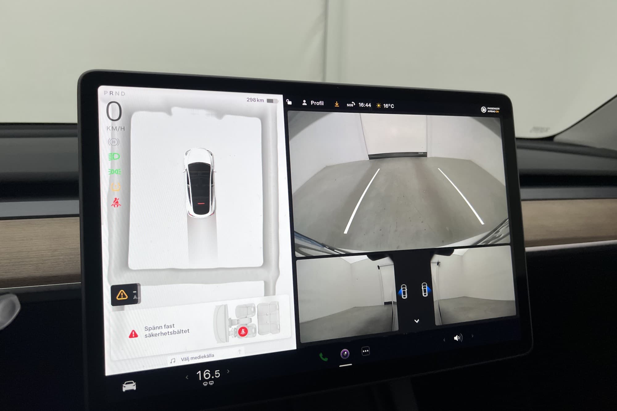 Tesla Model Y Long Range AWD Svensksåld Autopilot MOMS