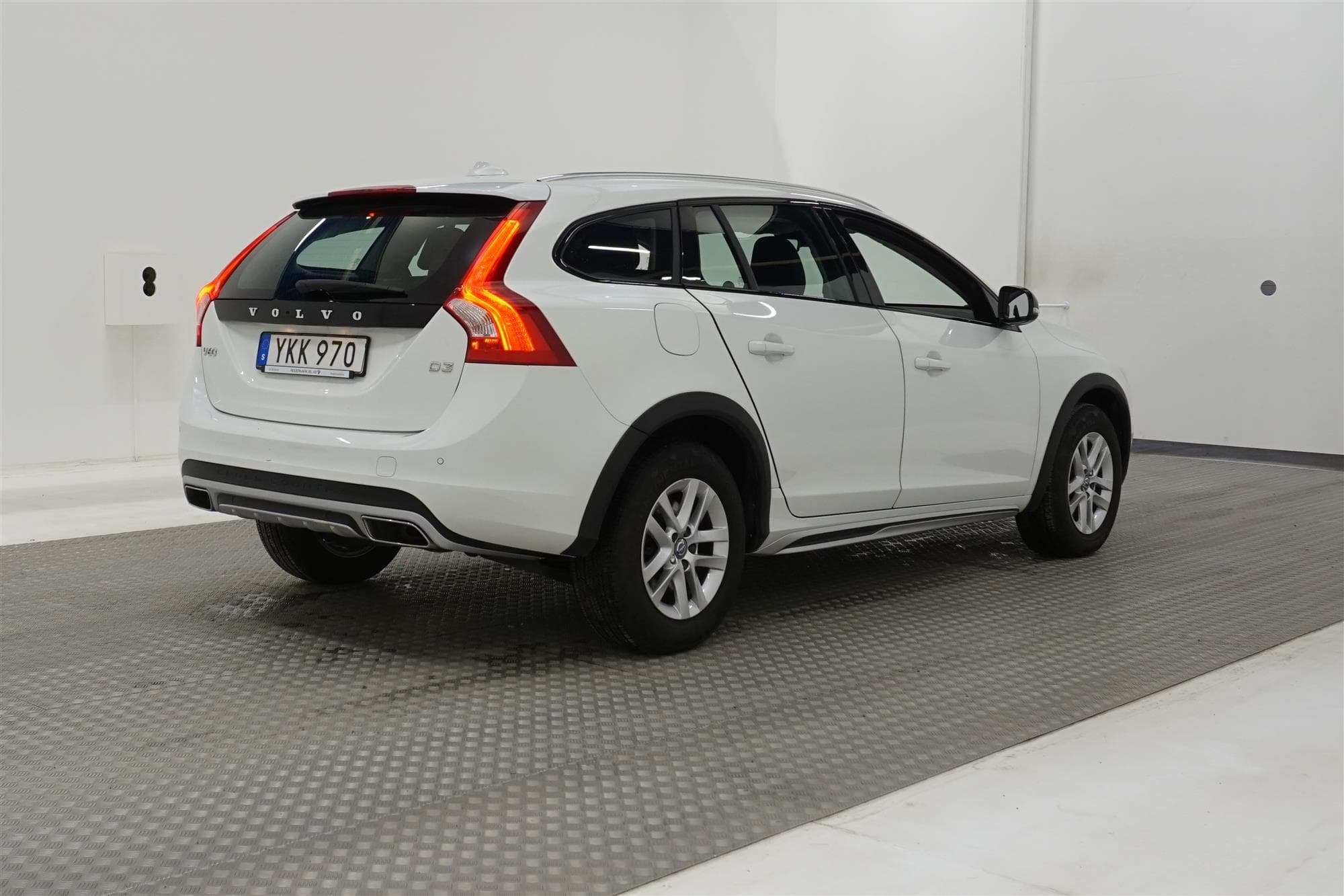 Volvo V60 Cross Country D3 150hk D-Värm P-Sensorer0,46L/mil