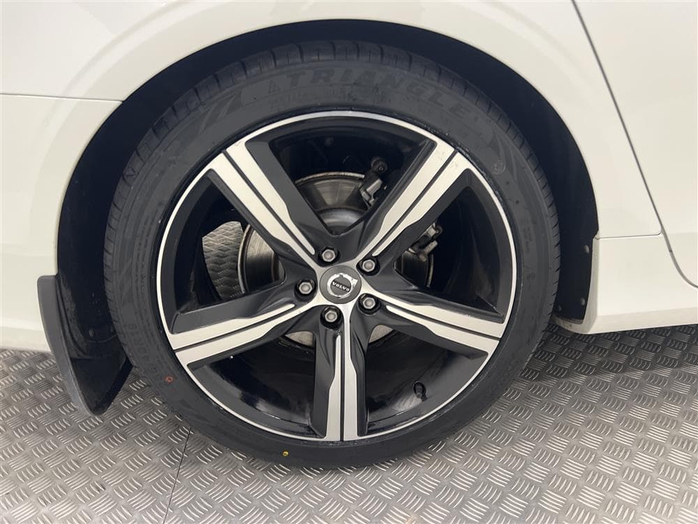 Volvo S90 D4 190hk AWD R-Design T-lucka D-Värm VOC 0,47l/milinteriör