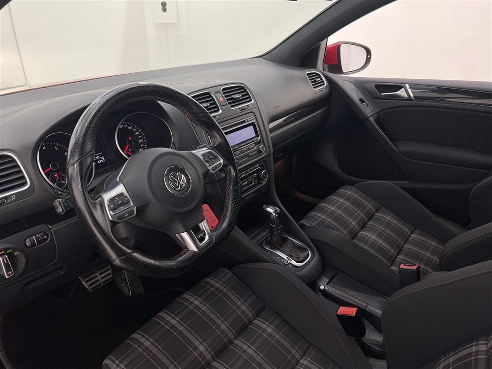 Volkswagen Golf GTI 211hk Välservad Nybesiktigad 0,74l/milinteriör