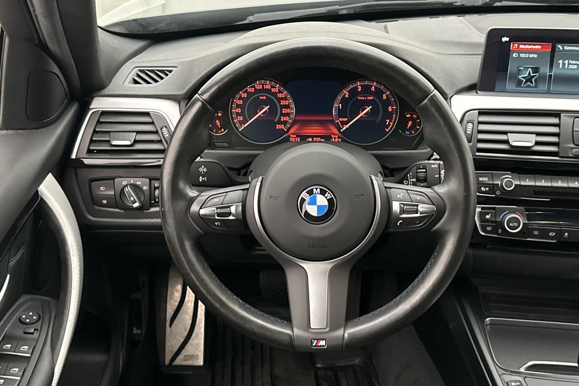 BMW 320 i xDrive Touring M Sport HiFi Navi Kamera Skinn