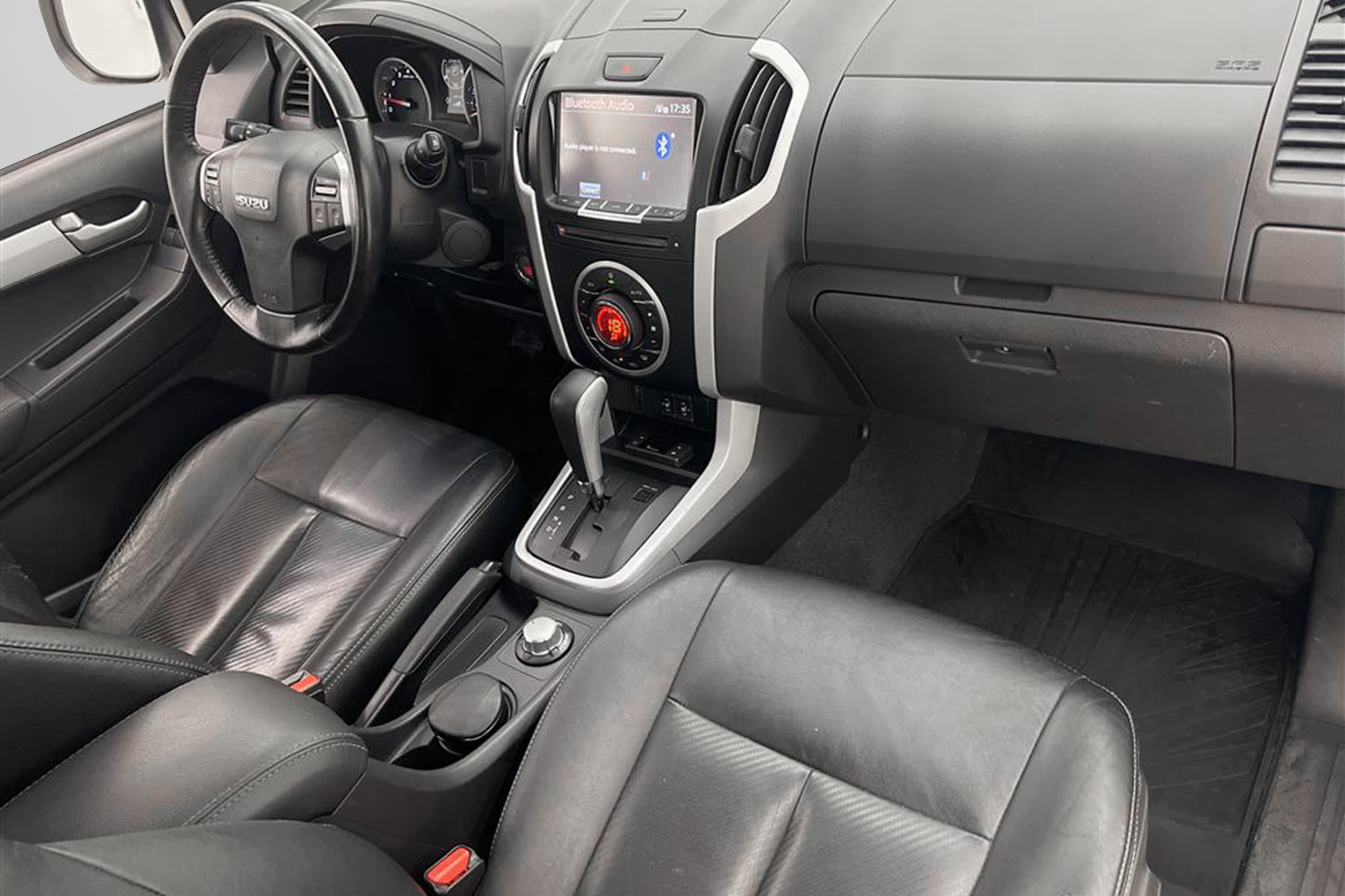 Isuzu D-MAX 1.9 DDI 4WD Automat Kamera Dragkrok Moms interiör