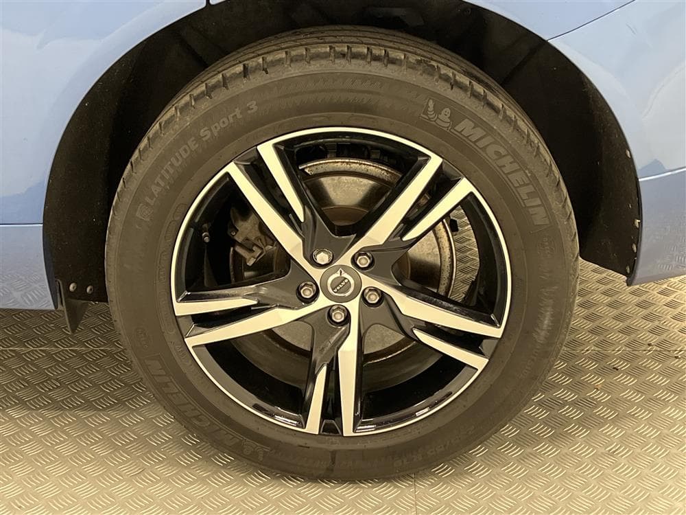 Volvo XC60 D4 AWD R-Design Voc Värmare  Panorama Skinn Naviinteriör