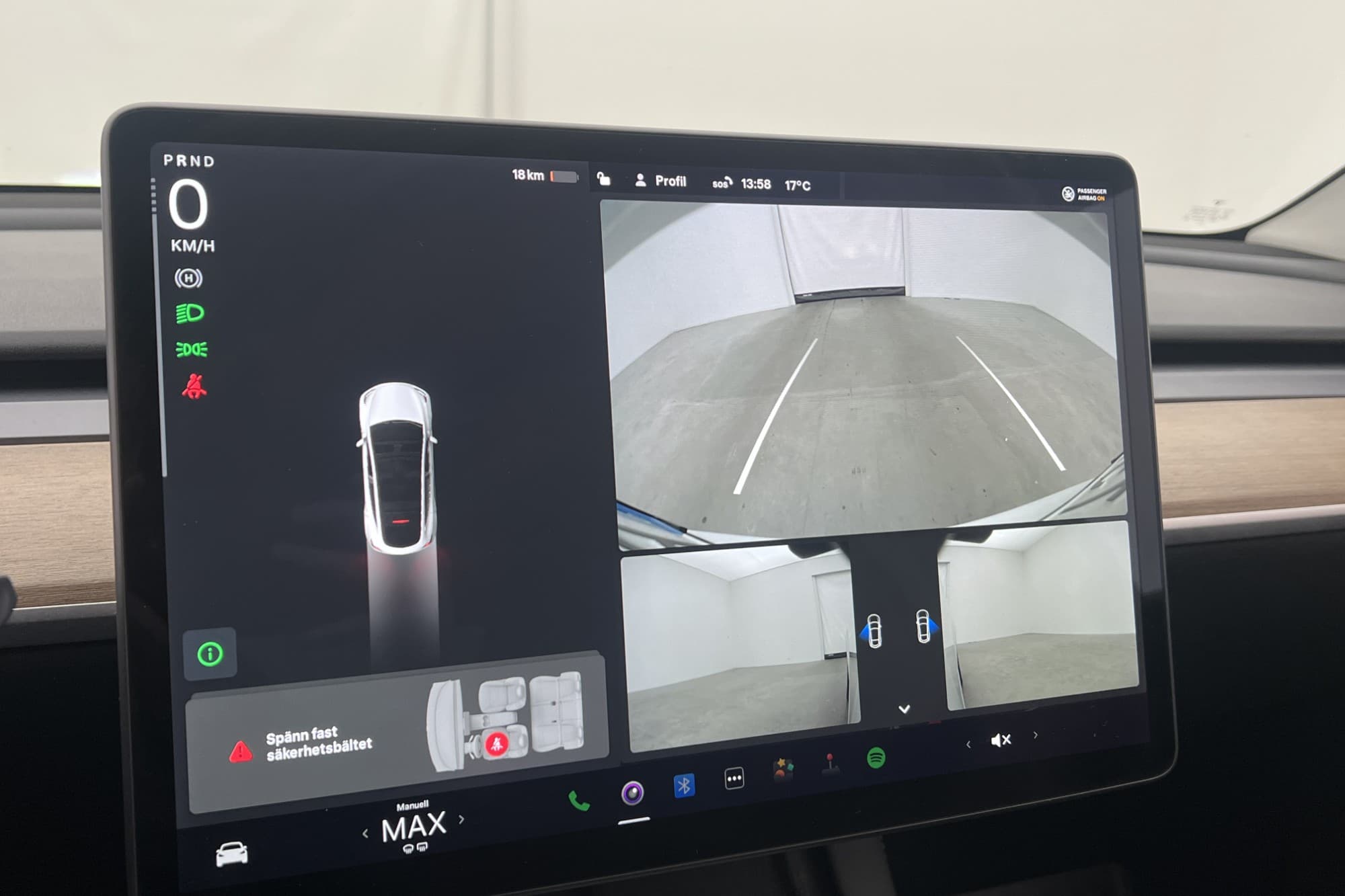 Tesla Model Y Long Range AWD Autopilot Svensksåld MOMS