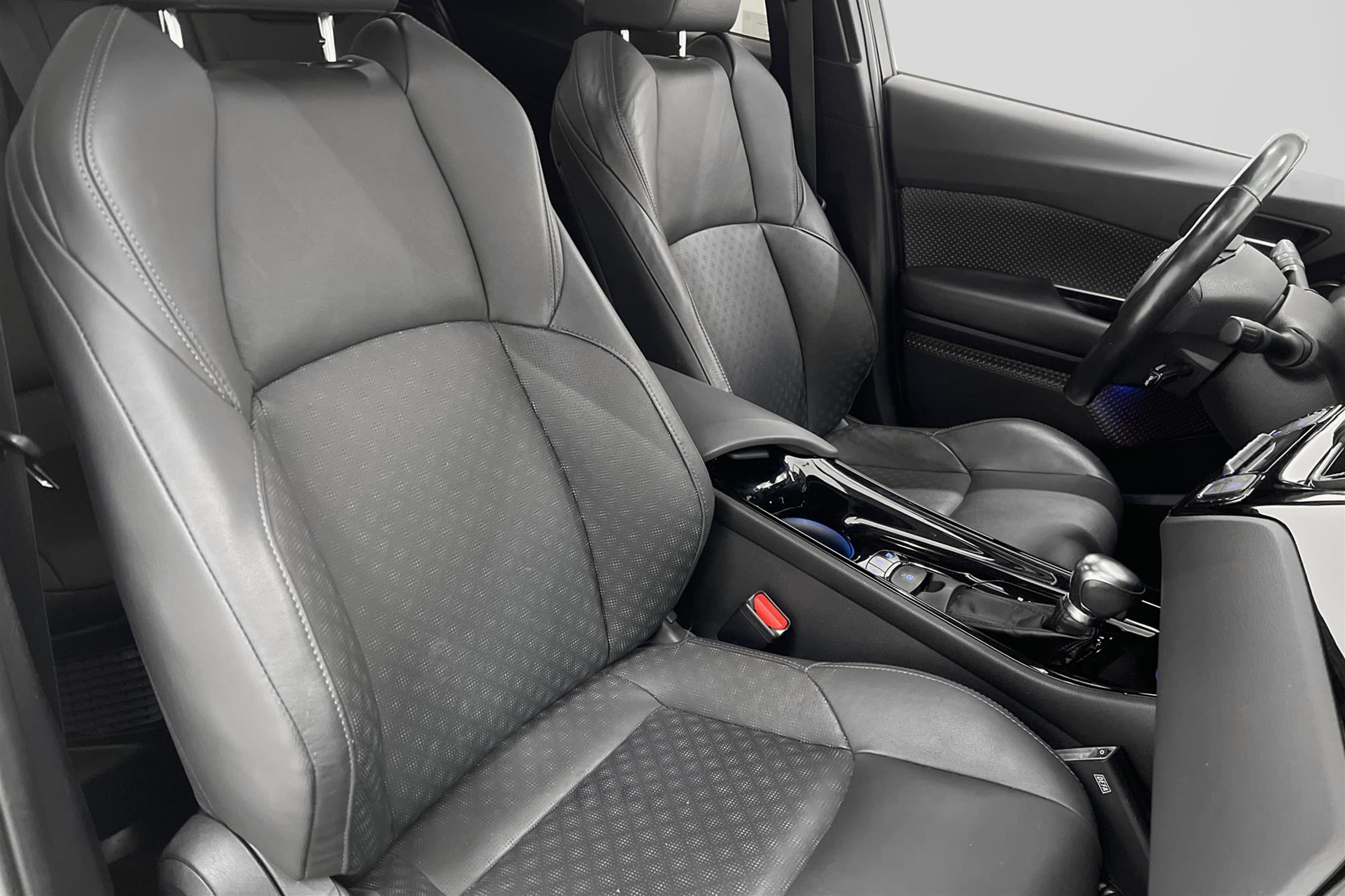 Toyota C-HR  Hybrid 122hk Executive JBL Navi Skinn Dragkrok