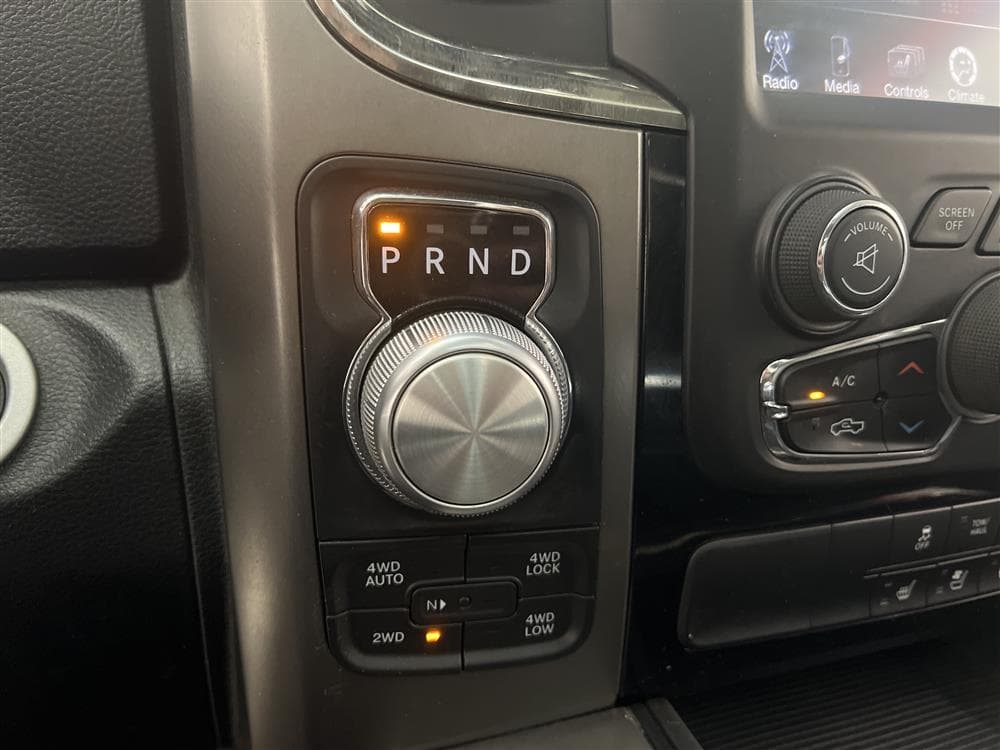 Dodge Ram Sport 5.7 4WD 401hk Taklucka Navi Dragkrok interiör