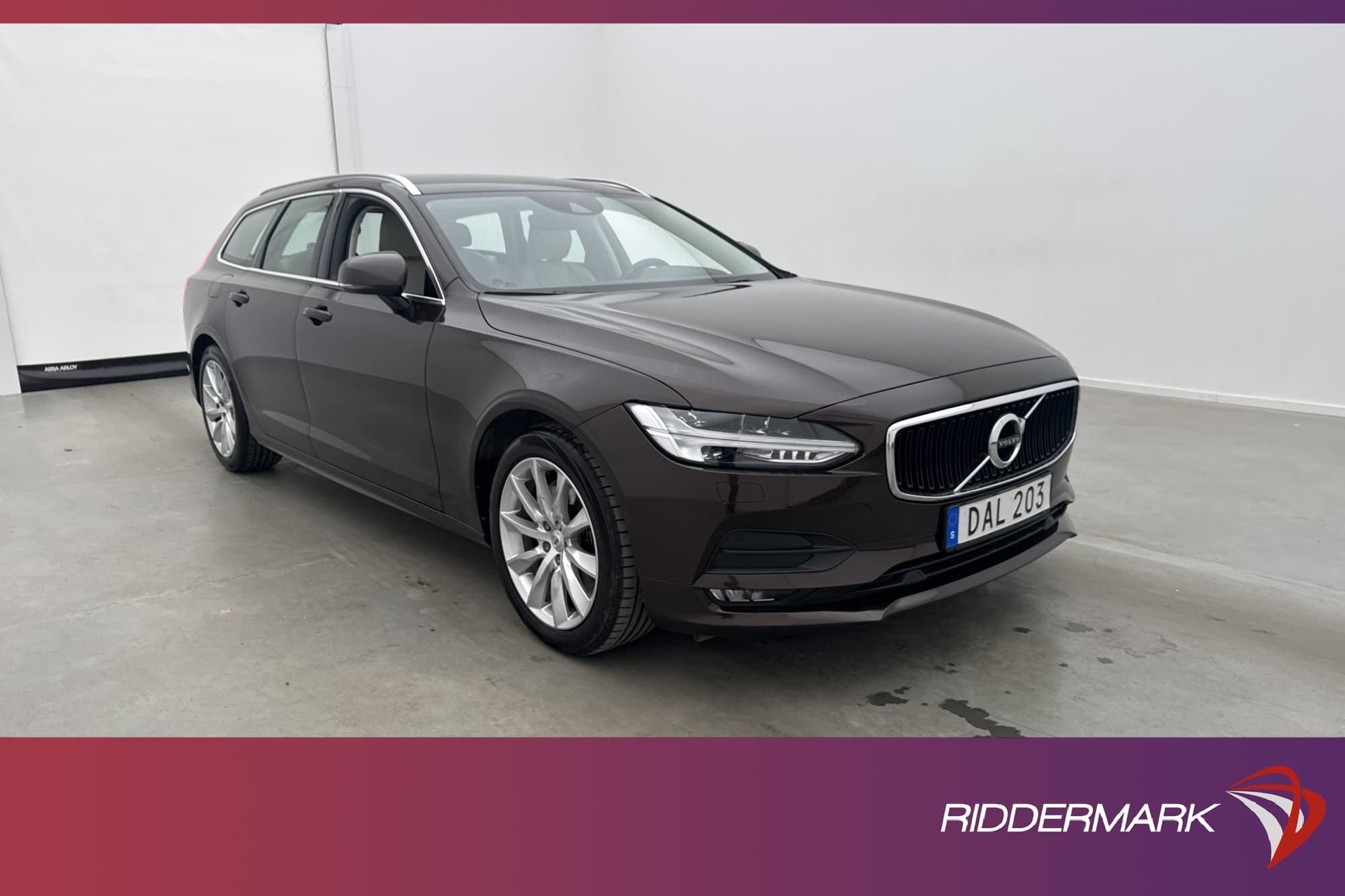 Volvo V90 T4 190hk Momentum Värm VOC Kamera Navi CarPlay