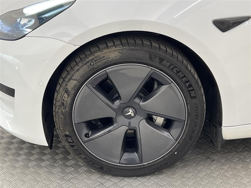 Tesla Model 3 Standard Range Plus 258hk Svensksåld Autopilotinteriör