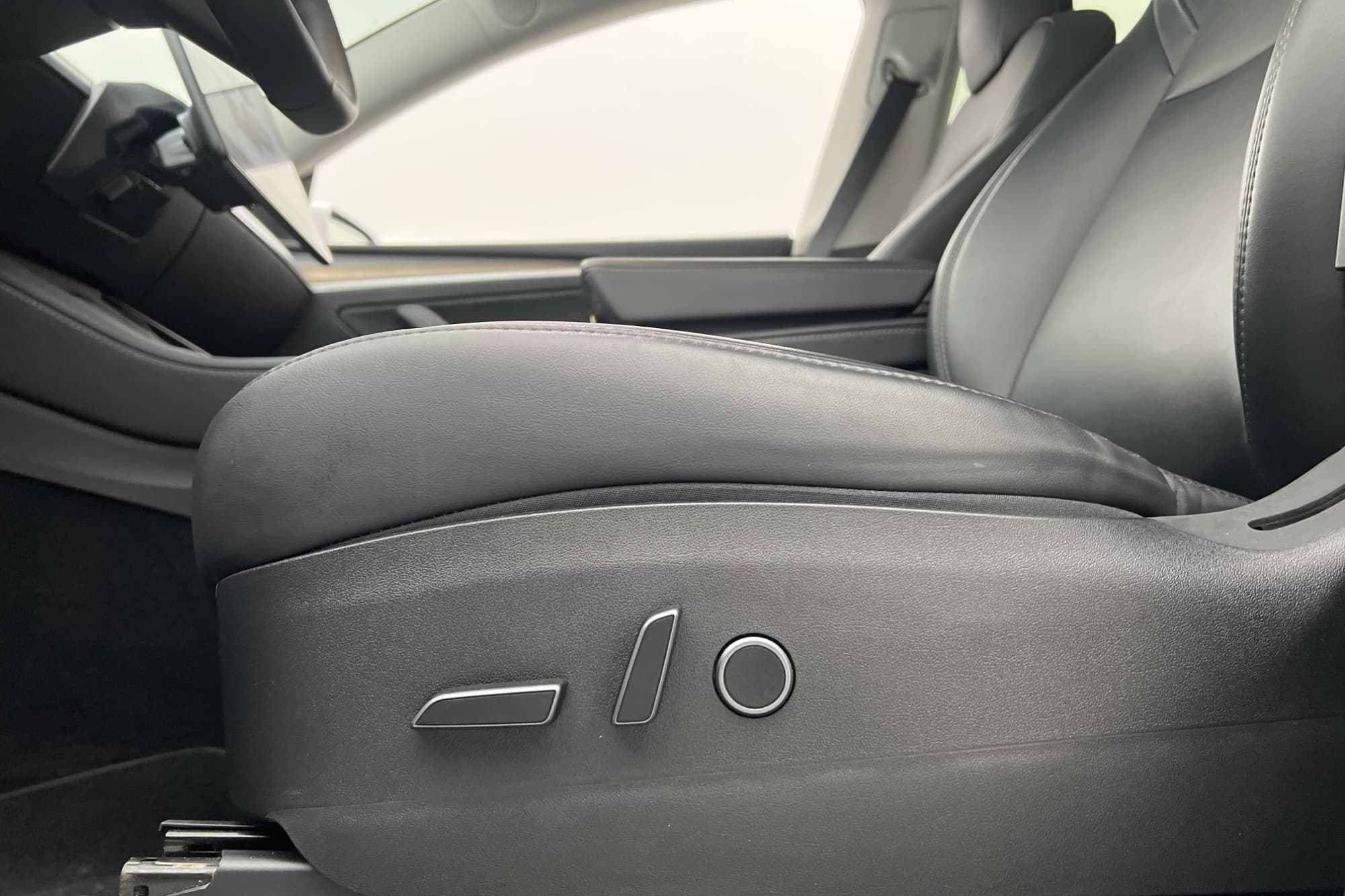 Tesla Model Y Long Range AWD Svensksåld Autopilot MOMS