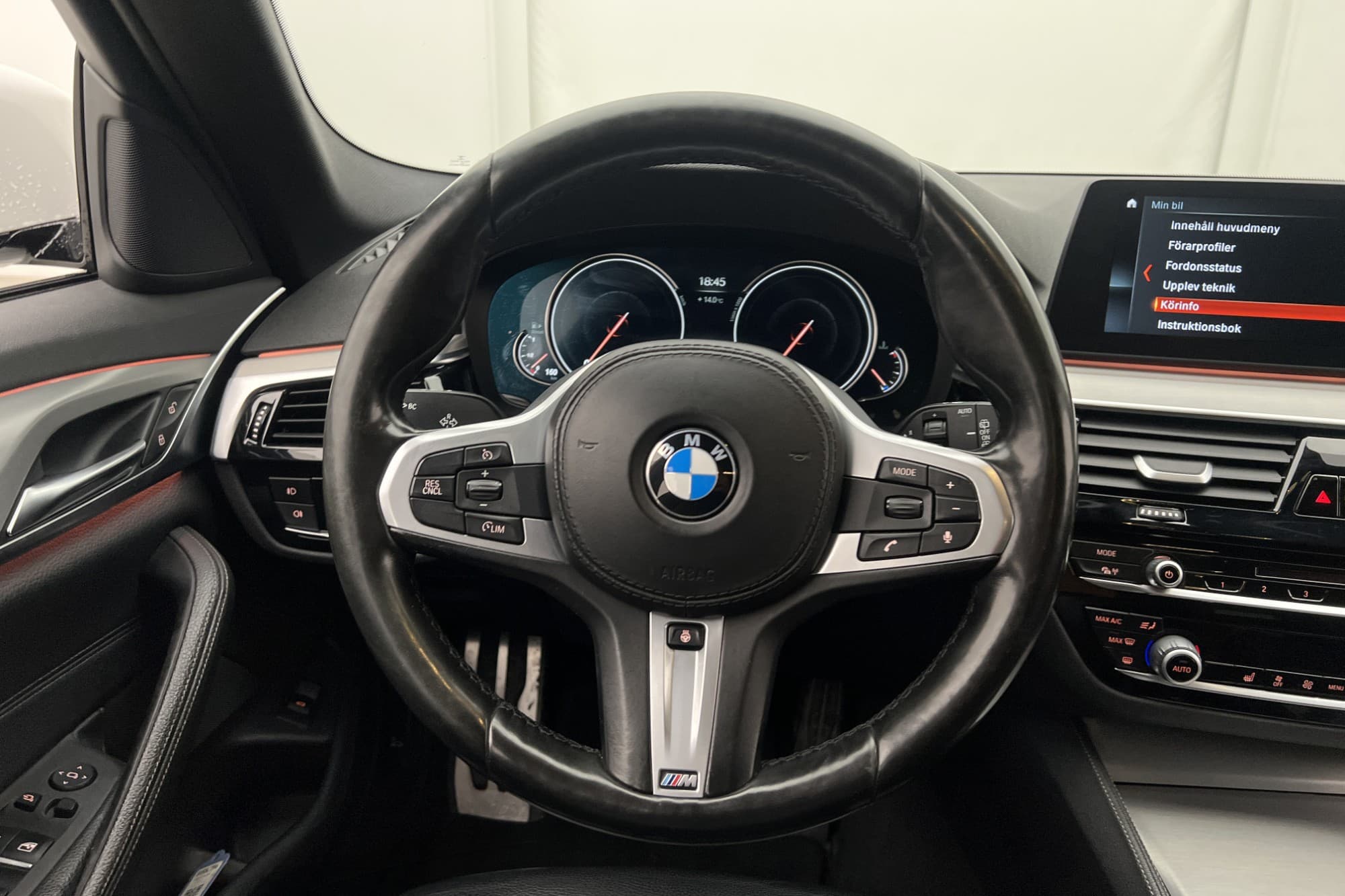BMW 520 xDrive Touring M Sport Cockpit HiFi Kamera Navi Drag