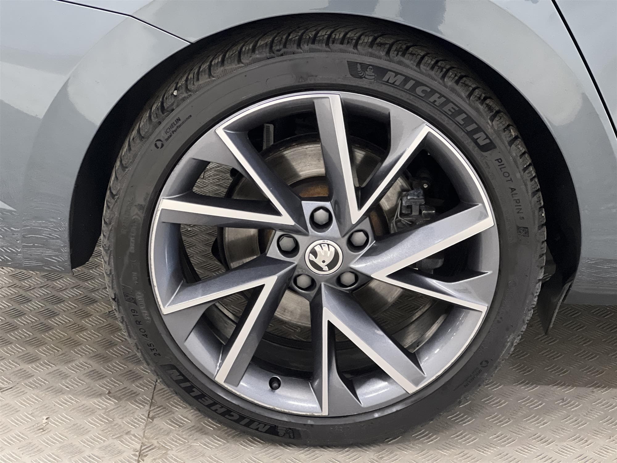 Skoda Superb 2.0 TSI Kombi 4x4 272hk Sportline Se Utrustning