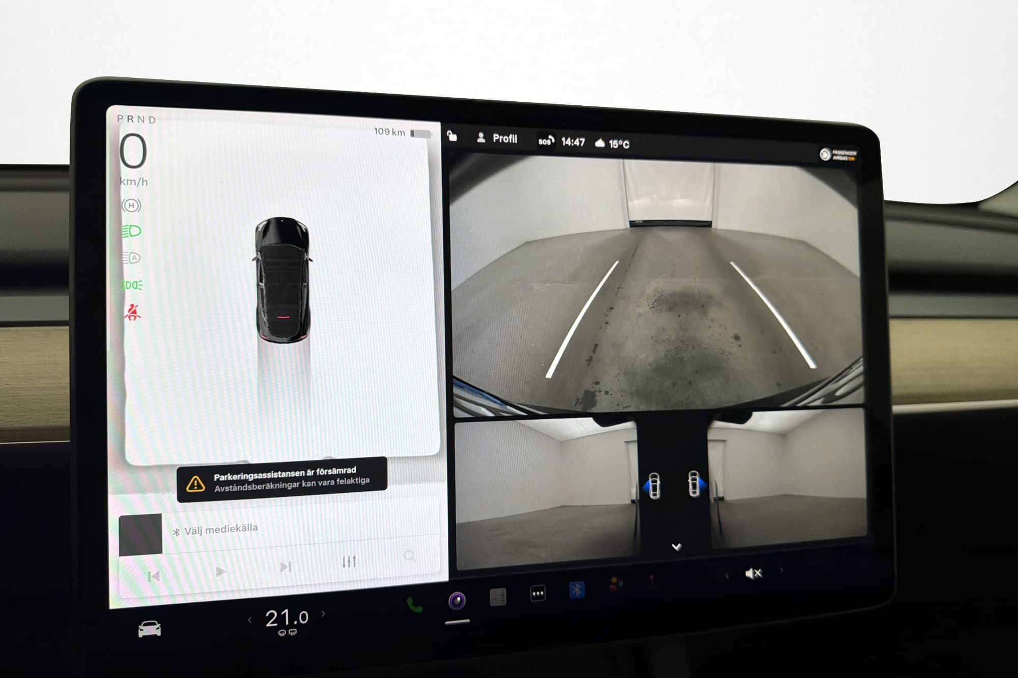 Tesla Model Y Long Range AWD Autopilot Svensksåld MOMS