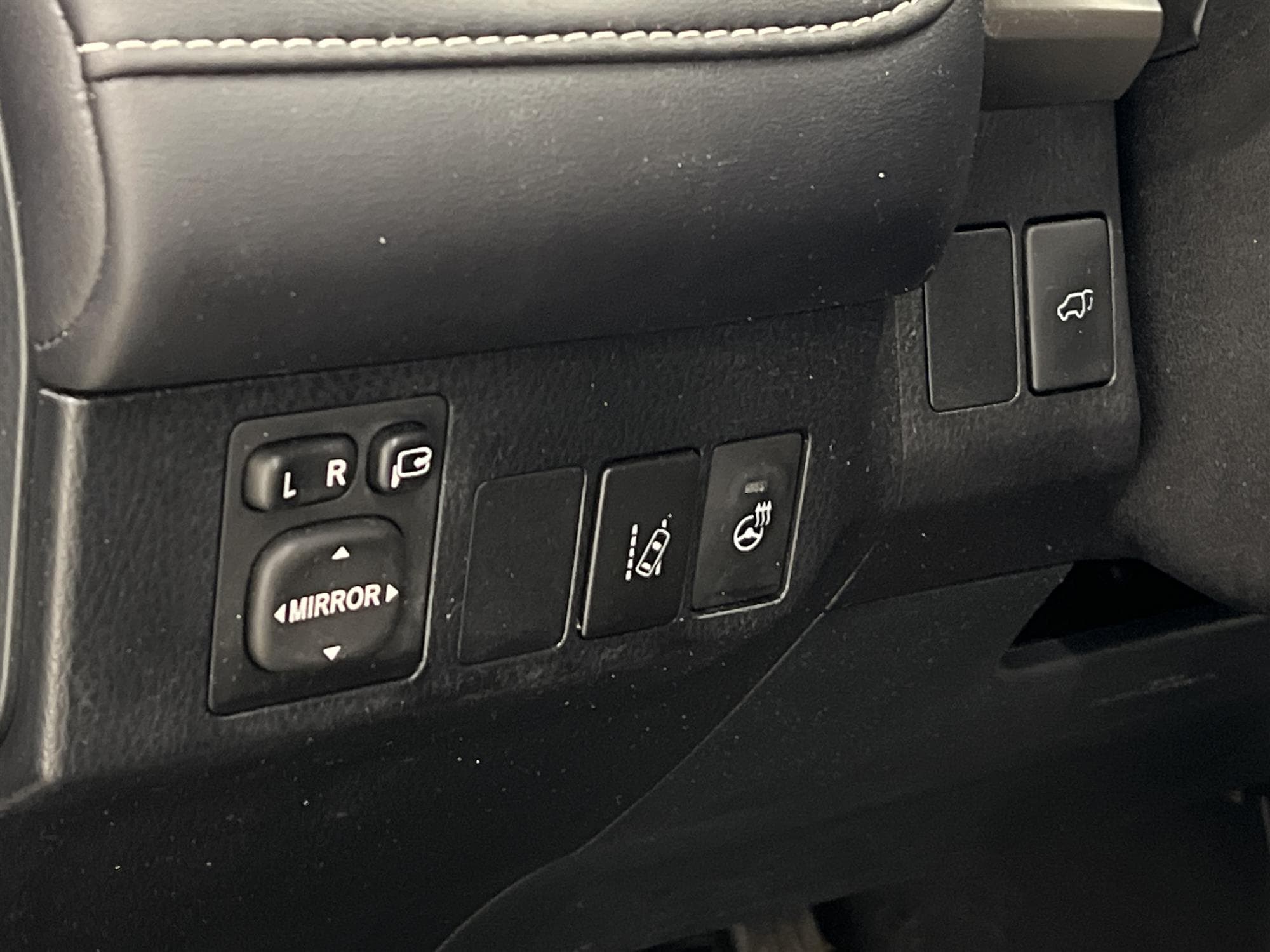 Toyota RAV4 Hybrid AWD 197hk Executive Drag Skinn B-Kam
