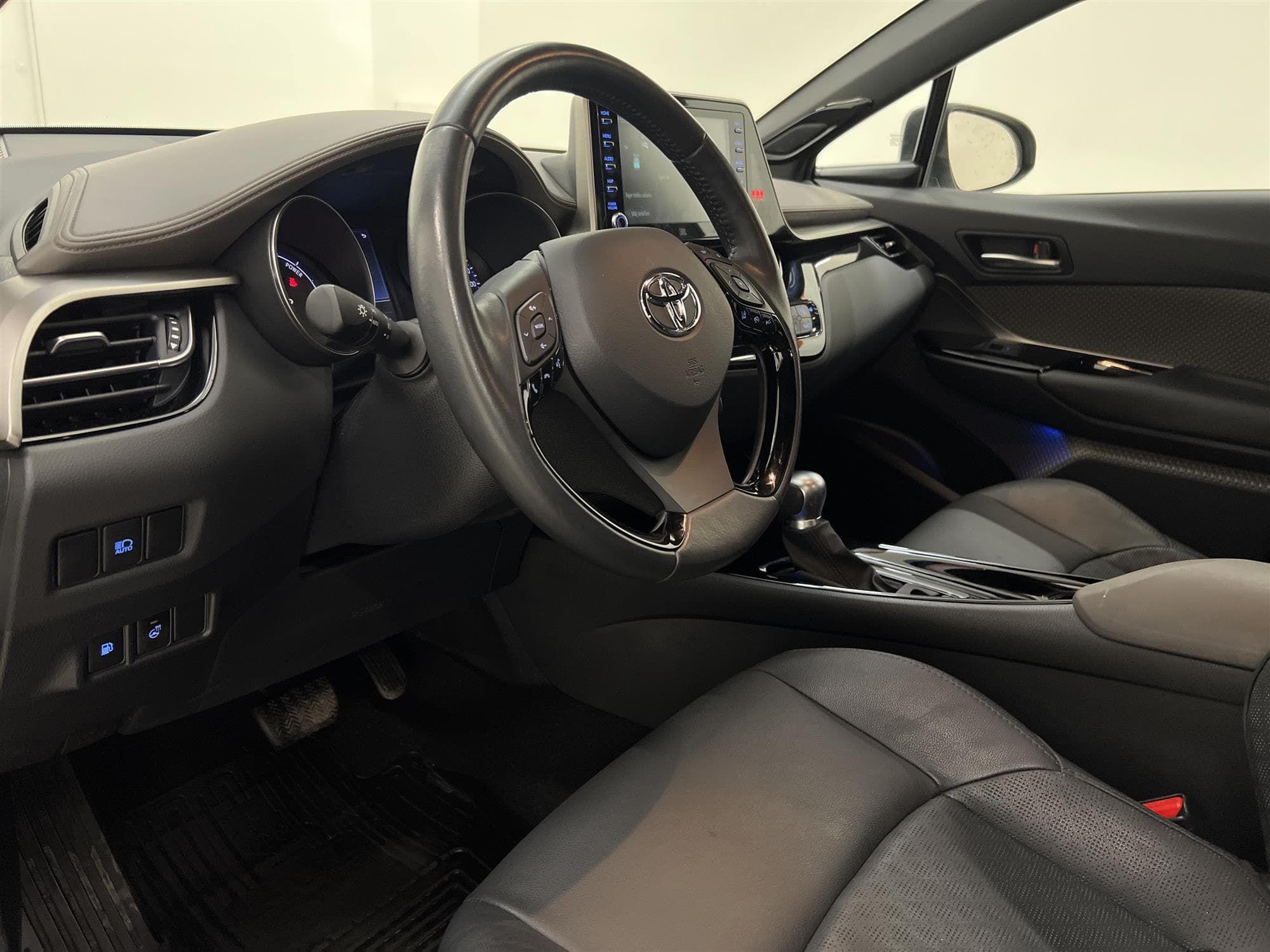 Toyota C-HR Hybrid 122hk Executive JBL Skinn B-Kam 0,38L/mil