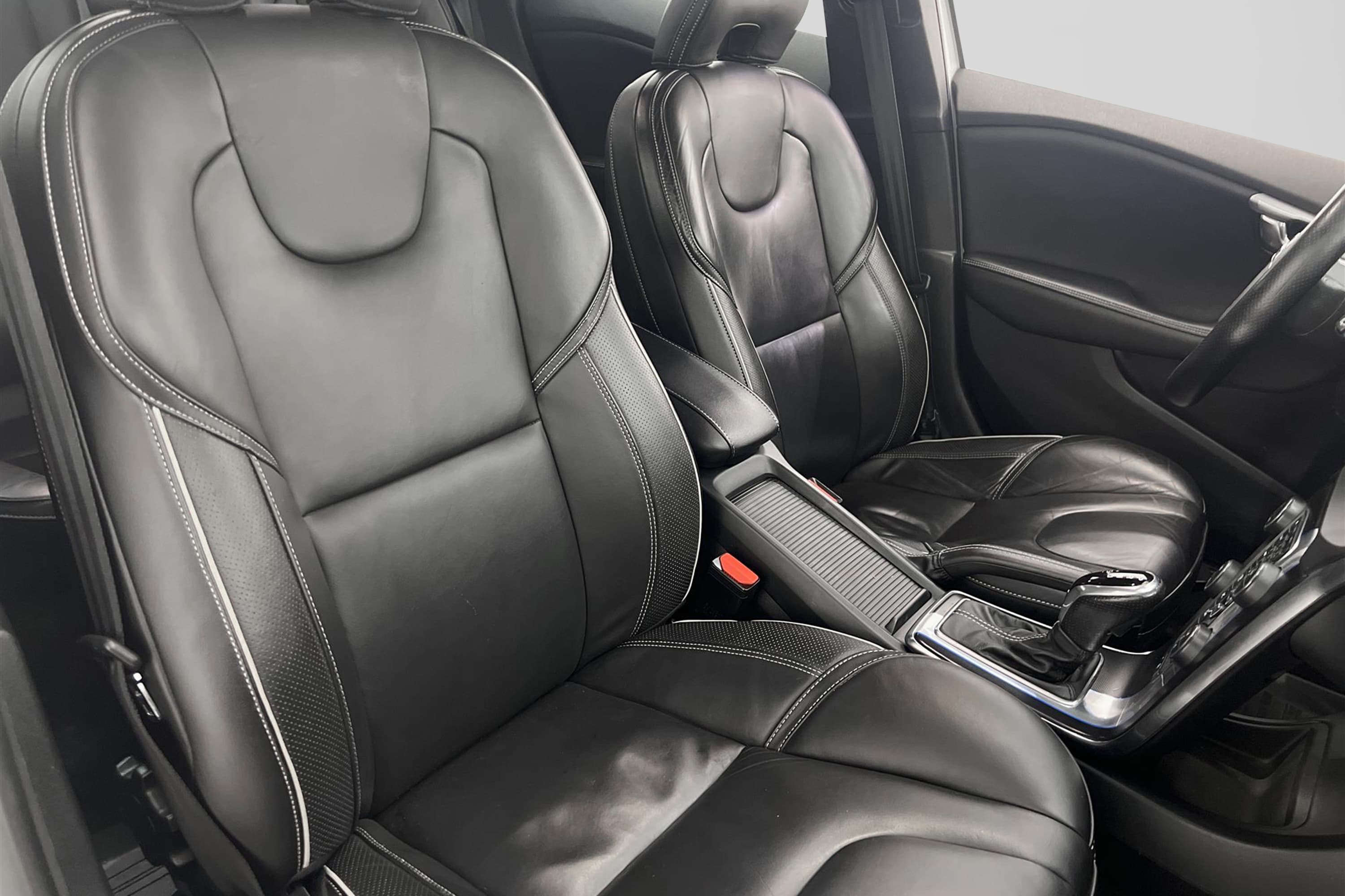 Volvo V40 D3 150hk R-Design VOC Värmare Helskinn 0,52l/milinteriör