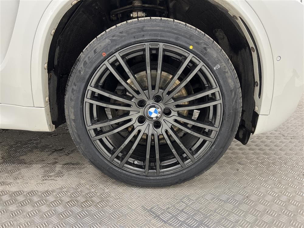 BMW X5 xDrive30d 258hk M Sport Pano DVärm Navi H/K HUD SKinninteriör