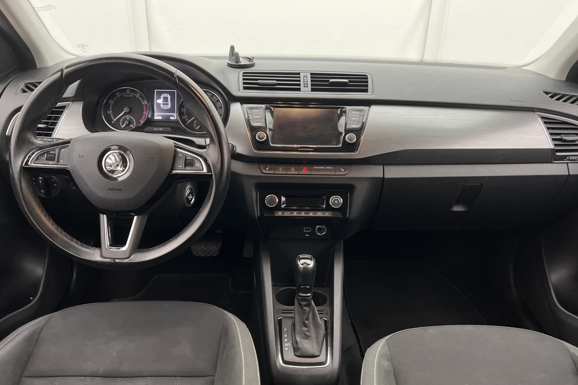 Skoda Fabia 1.0 TSI 110hk Style Sensorer CarPlay Farthållare