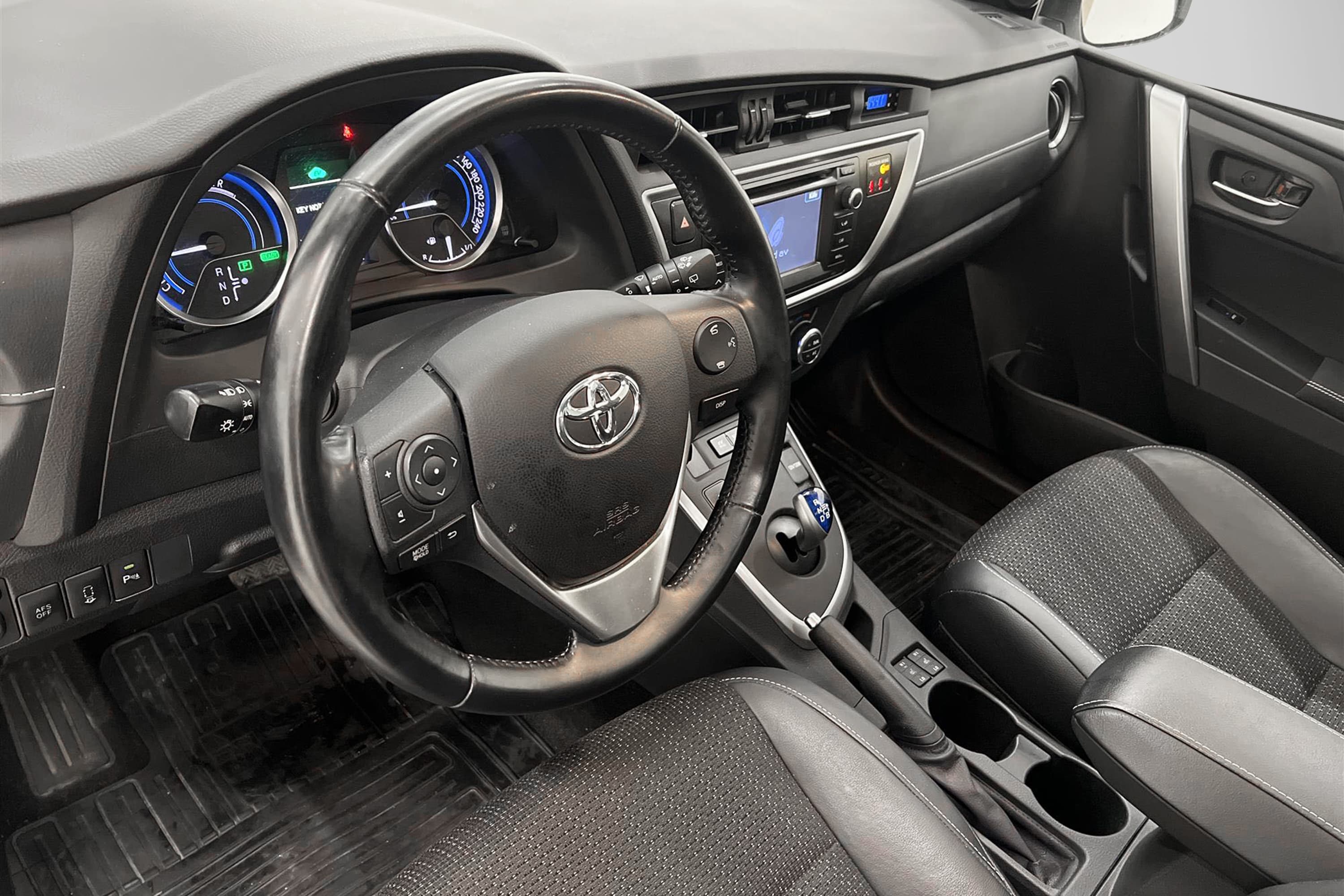 Toyota Auris Hybrid e-CVT 136hk Navi Pano B-Kam 0,40L/mil