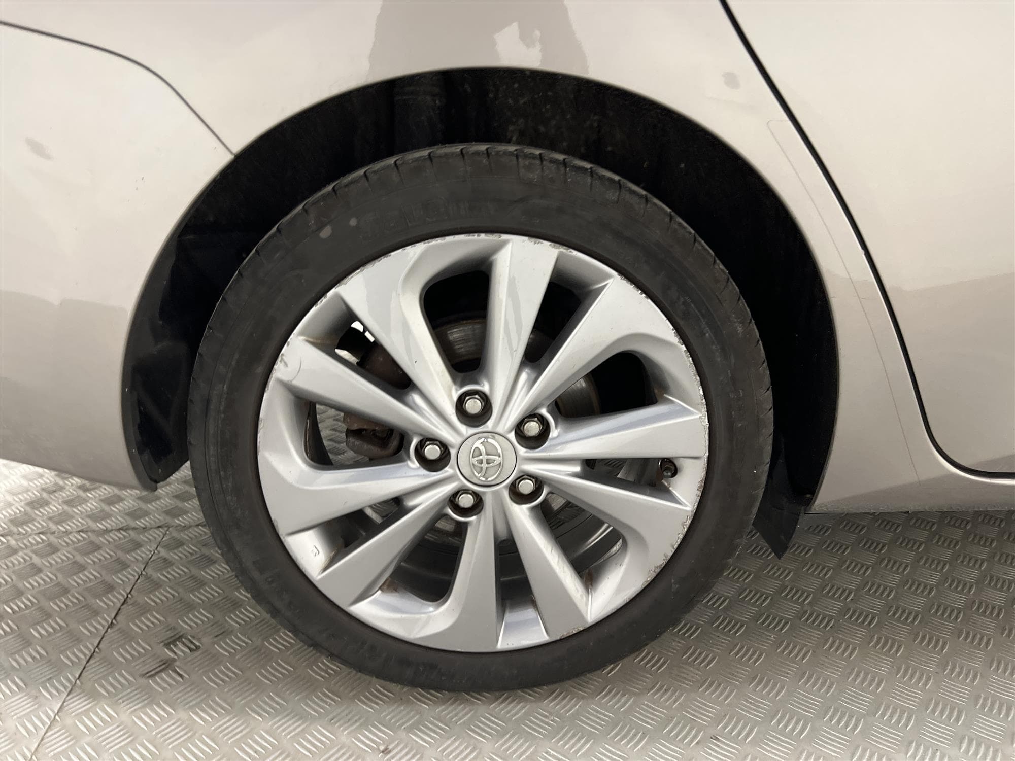 Toyota Auris  Hybrid e-CVT 136hk B-Kam 0,40L/mil