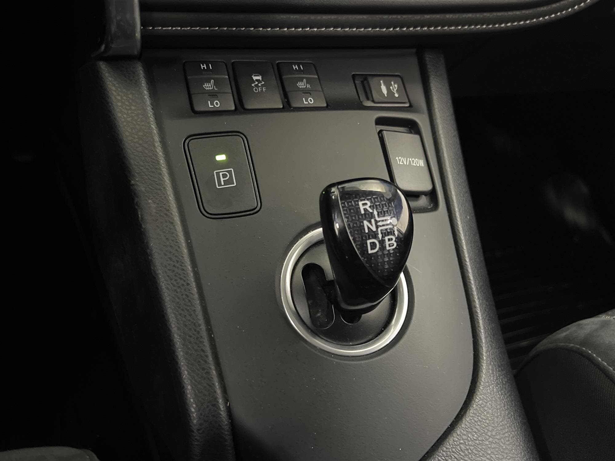 Toyota Auris Hybrid e-CVT 136hk B-Kam 360kr Skatt 0,39L/mil