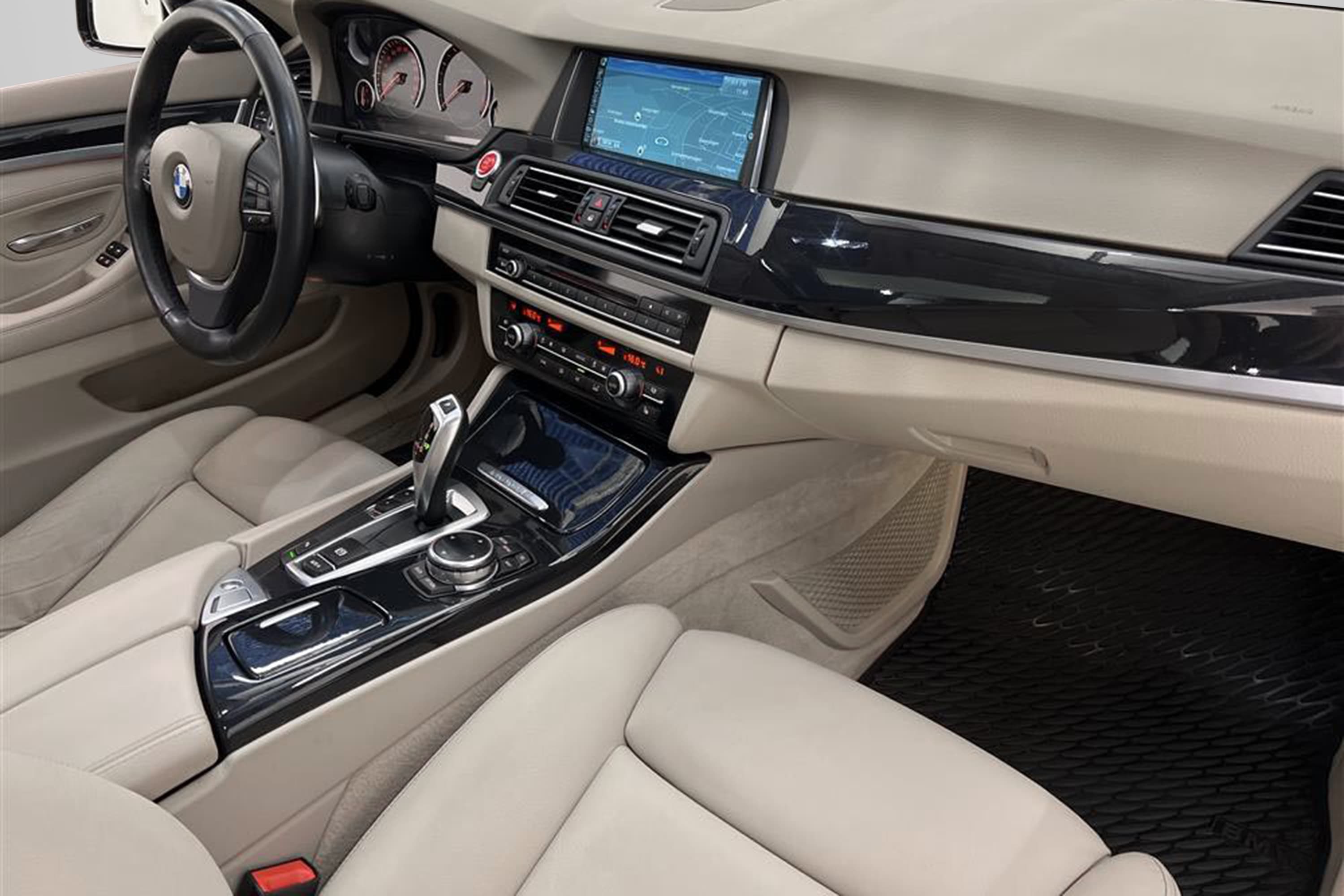 BMW 535 ActiveHybrid 5 306hk Individual H/K Taklucka NaviProinteriör