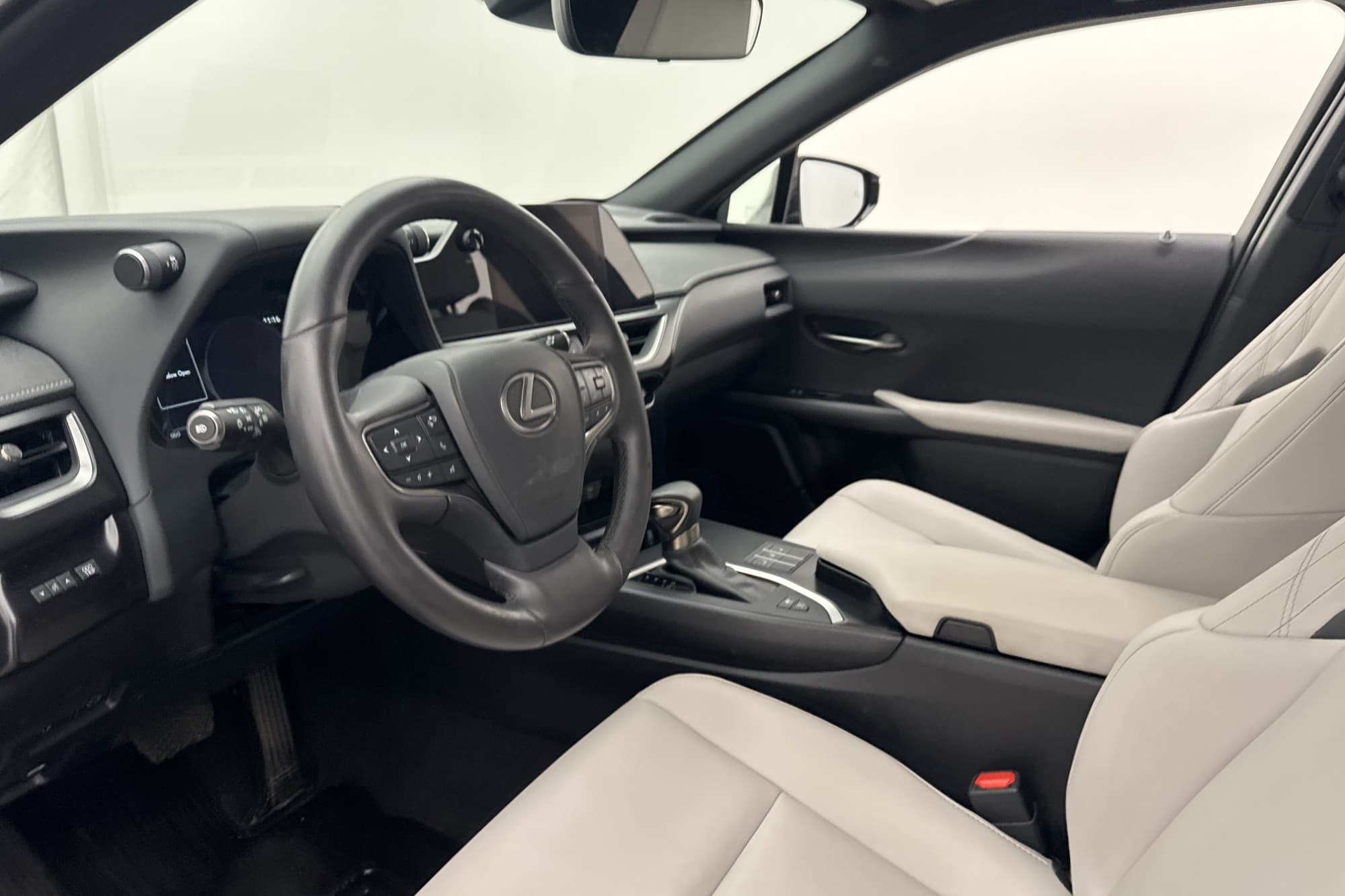 Lexus UX 250h CVT 184hk F Sport Skinn Kamera Navi CarPlay