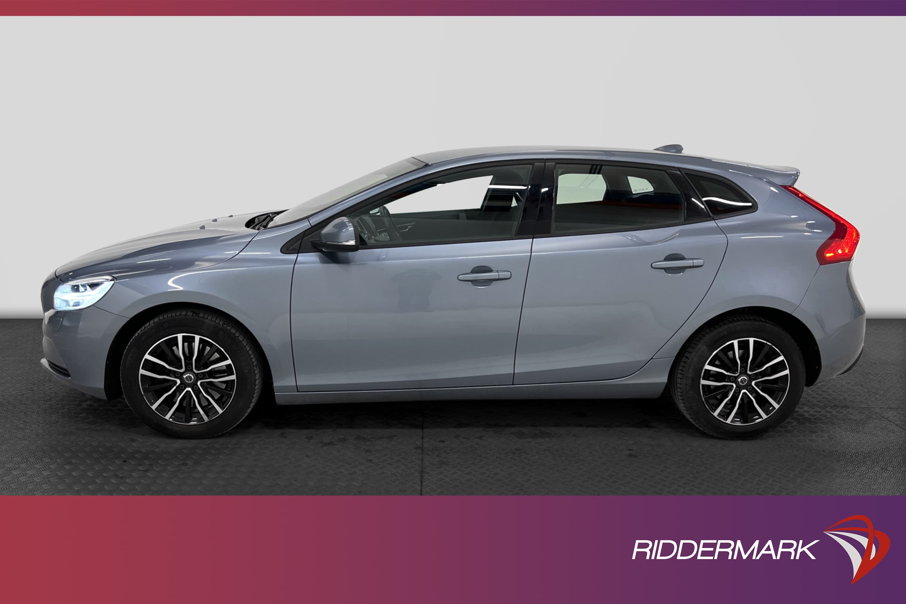Volvo V40 D3 150hk Momentum VOC Värmare Drag LED