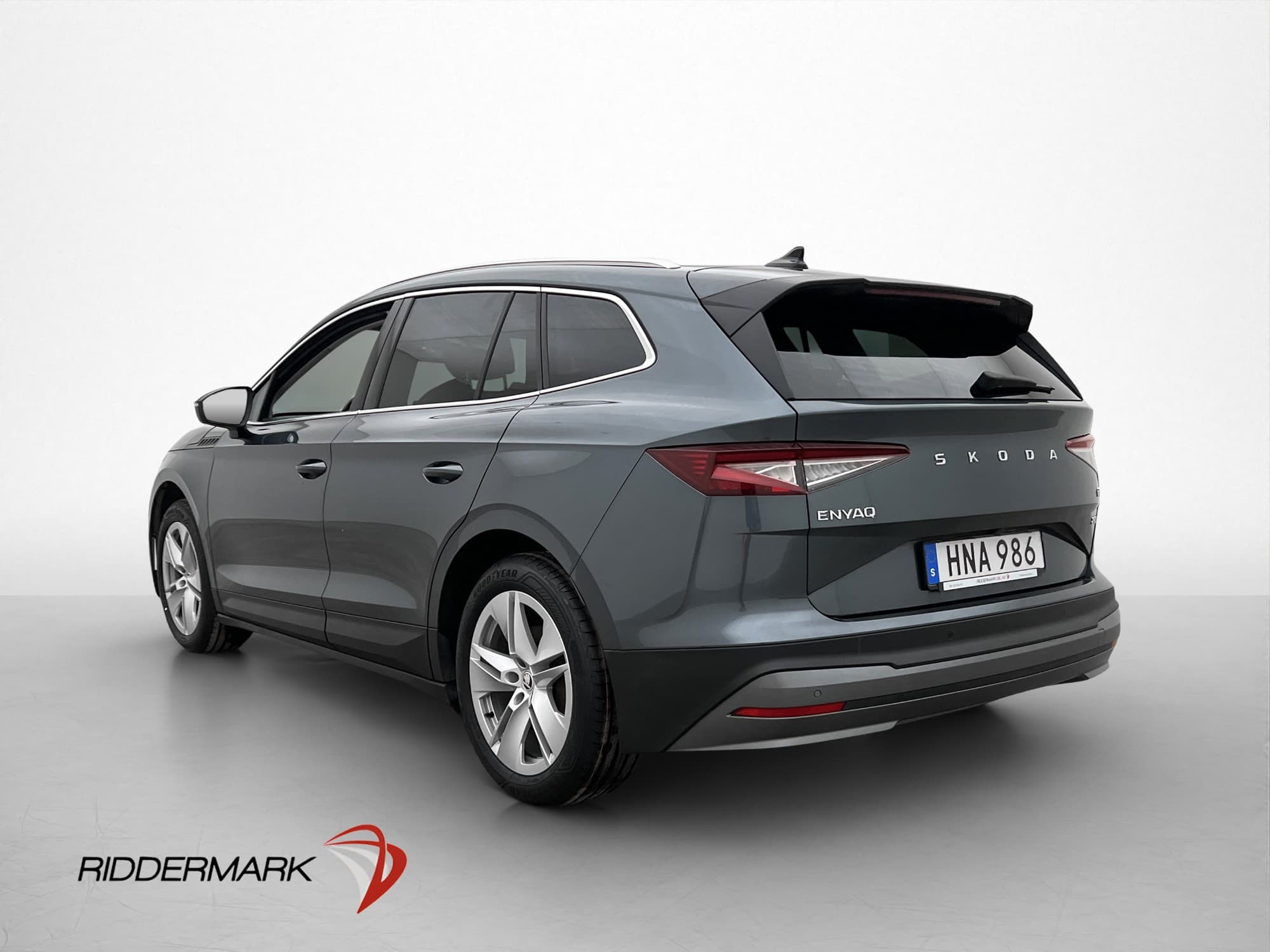 Skoda Enyaq 80 Drag Värmare 360° CarPlay Navi MOMS