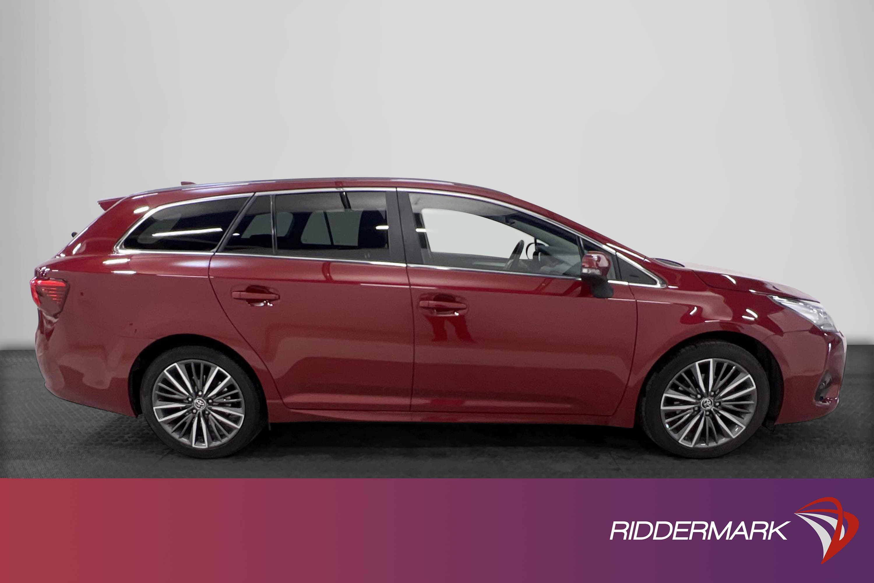 Toyota Avensis 1.8 147hk Skinn Backkamera 1 Brukare  